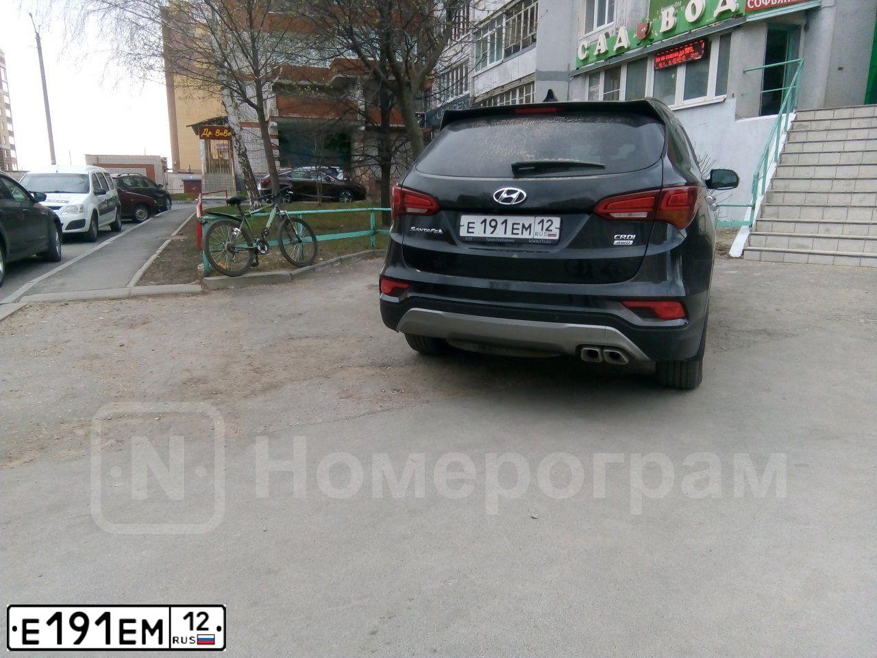 Фото автомобиля HYUNDAI SANTA FE, 2017 — госномер Р498РВ12. Цвет: ЧЕРНЫЙ