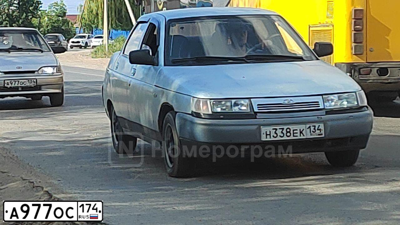 Фото автомобиля TOYOTA LANDCRUISER, 1999 — госномер Х372КУ774. Цвет: ЧЕРНЫЙ