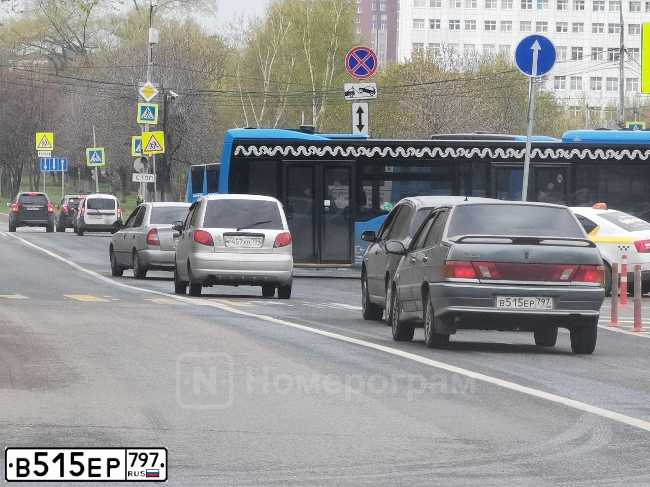 Фото автомобиля LADA 2115 SAMARA, 2006 — госномер В515ЕР797. Цвет: СРЕДНИЙ СЕРО-ЗЕЛЕНЫЙ МЕТ