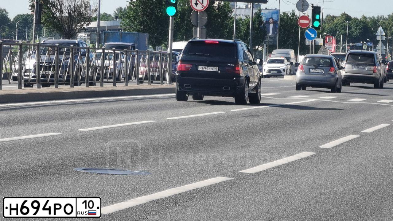 Фото автомобиля BMW X5, 2001 — госномер Р001СО69. Цвет: ЧЕРНЫЙ