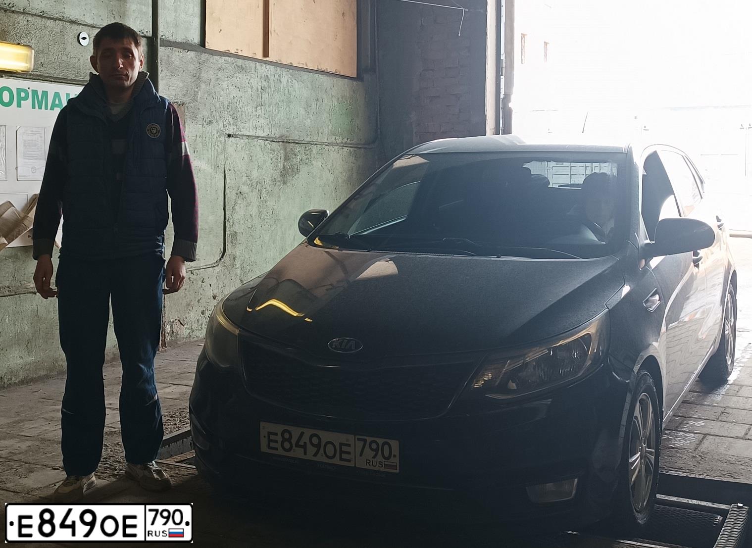 Фото автомобиля KIA RIO, 2016 — госномер К857ЕЕ977. Цвет: ЧЕРНЫЙ