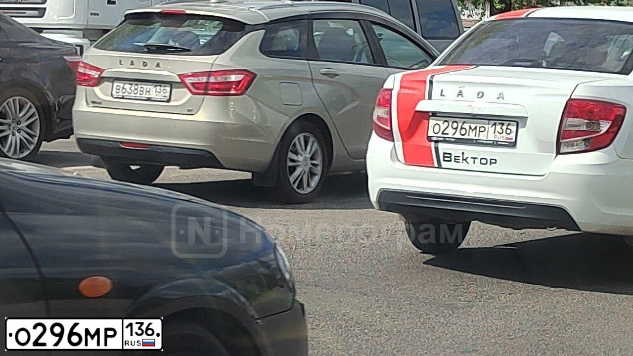 Фото автомобиля VAZ LADA GRANTA, 2023 — госномер О296МР136. Цвет: Белый