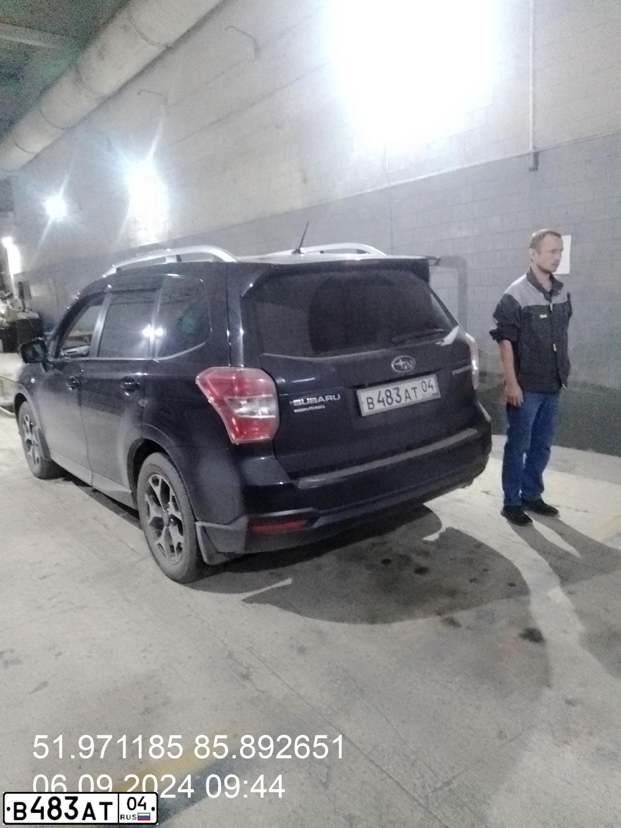 Фото автомобиля SUBARU FORESTER, 2014 — госномер Н110НН04. Цвет: ЧЕРНЫЙ