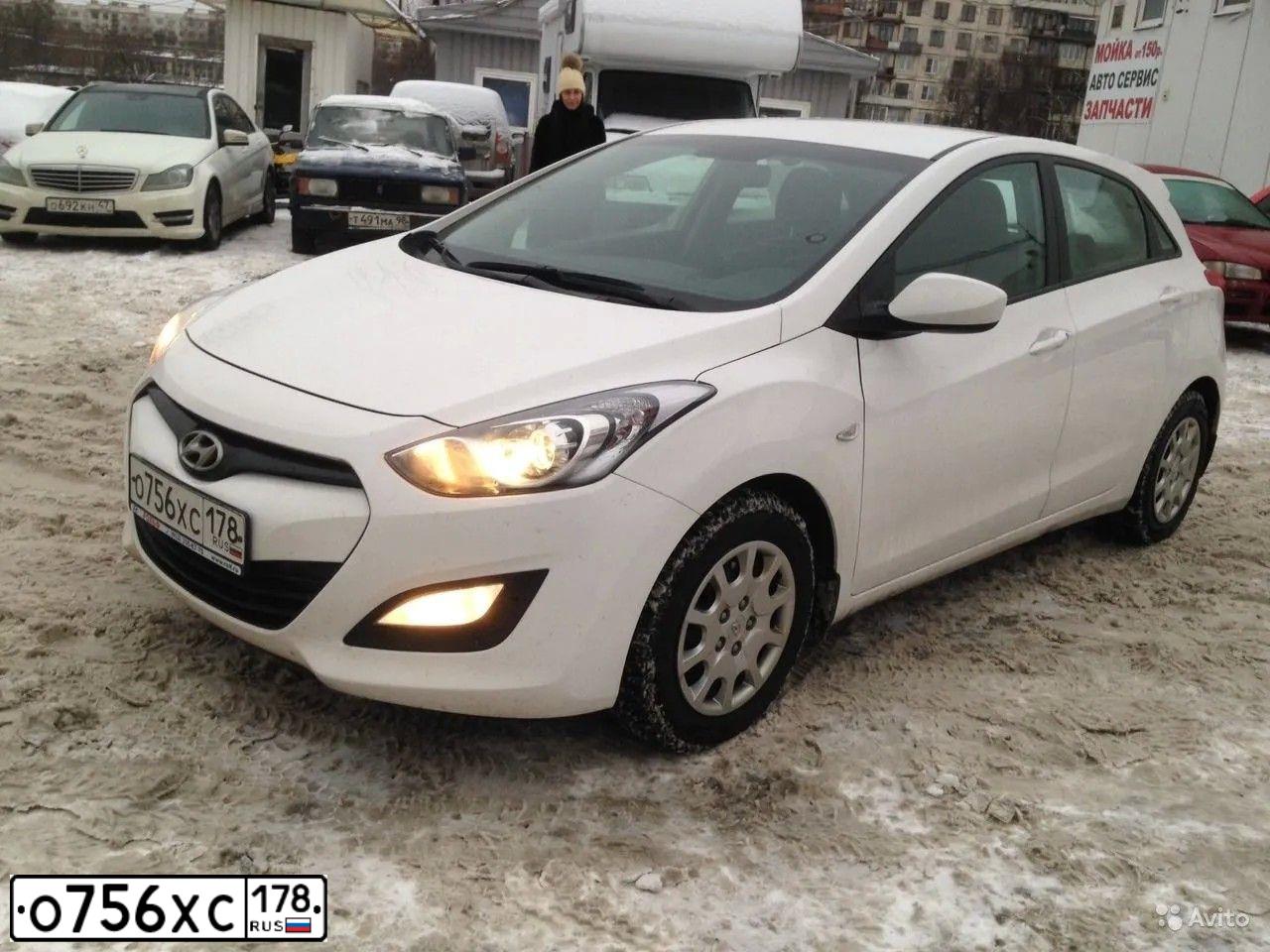 Фото автомобиля HYUNDAI I30, 2013 — госномер С373МВ198. Цвет: Белый