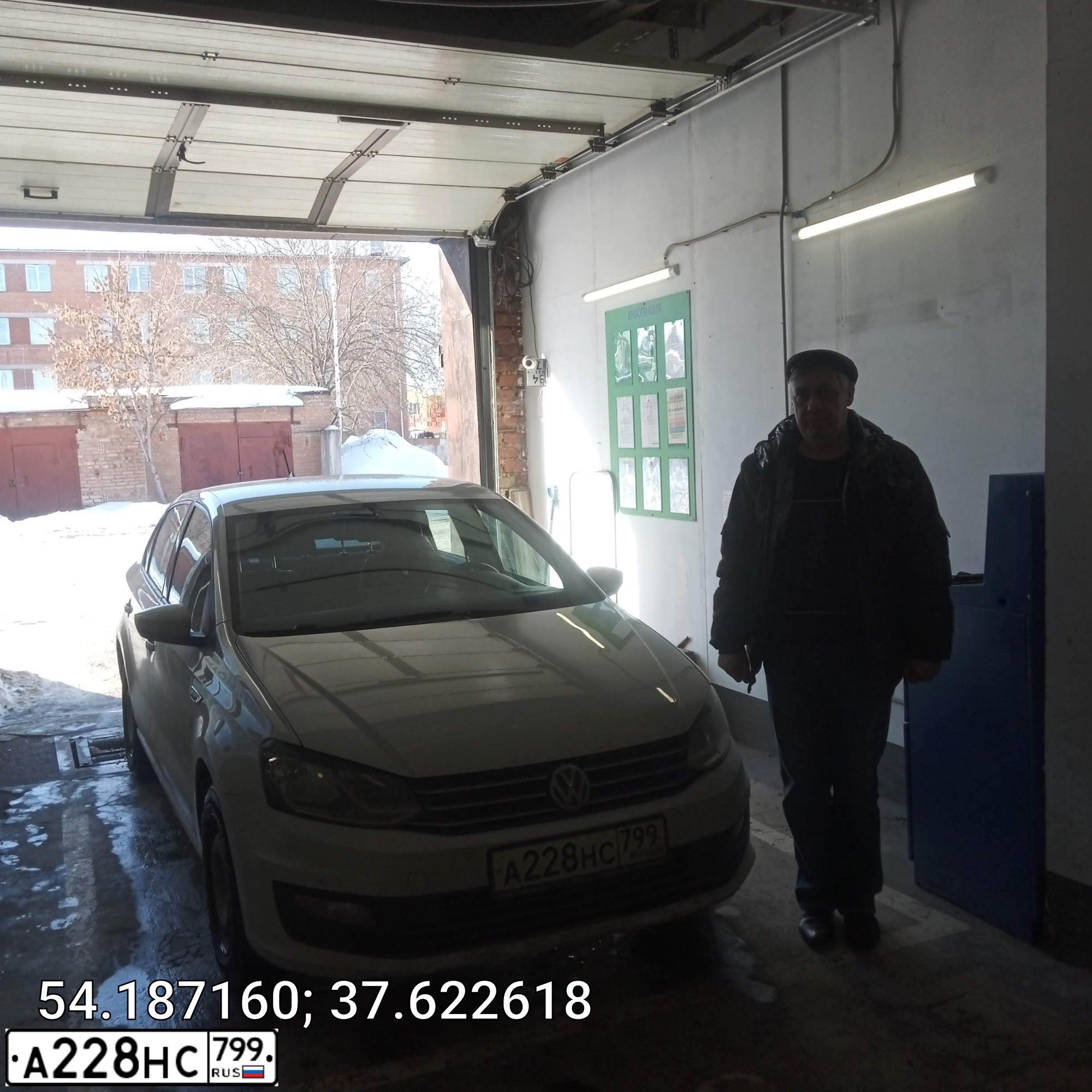 Фото автомобиля VOLKSWAGEN POLO, 2019 — госномер А228НС799. Цвет: БЕЛЫЙ