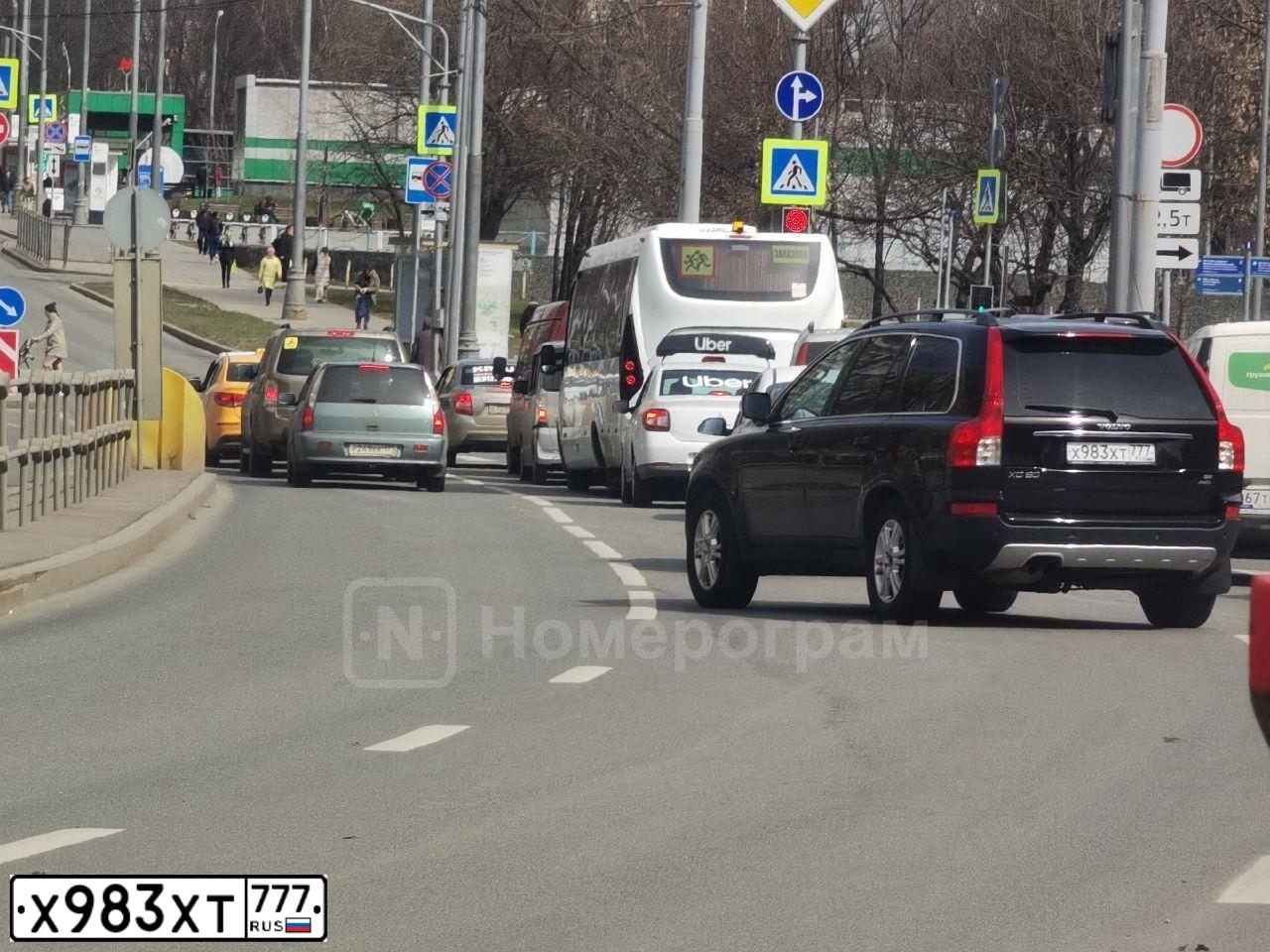 Фото автомобиля VOLVO XC90, 2008 — госномер Х983ХТ777. Цвет: ЧЕРНЫЙ