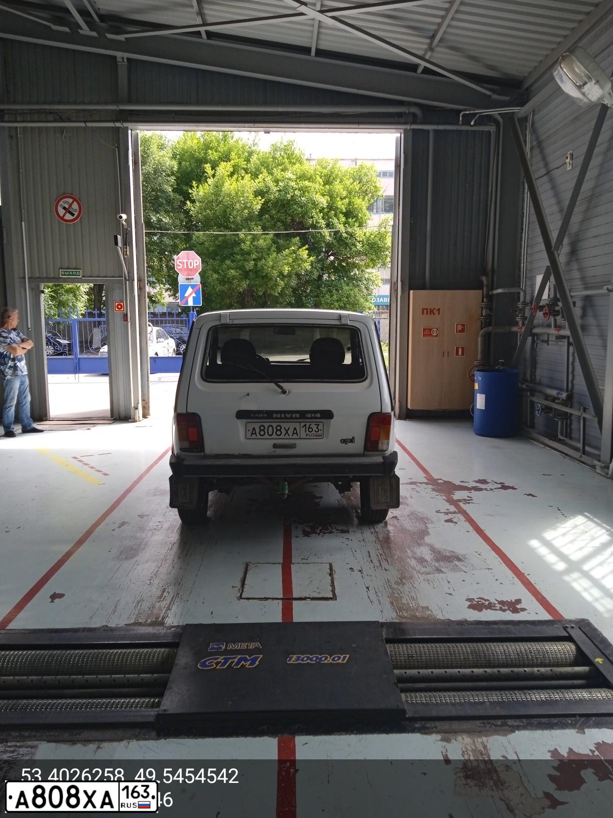 Фото автомобиля LADA 2121 NIVA, 2002 — госномер А808ХА163. Цвет: ЯРКО-БЕЛЫЙ