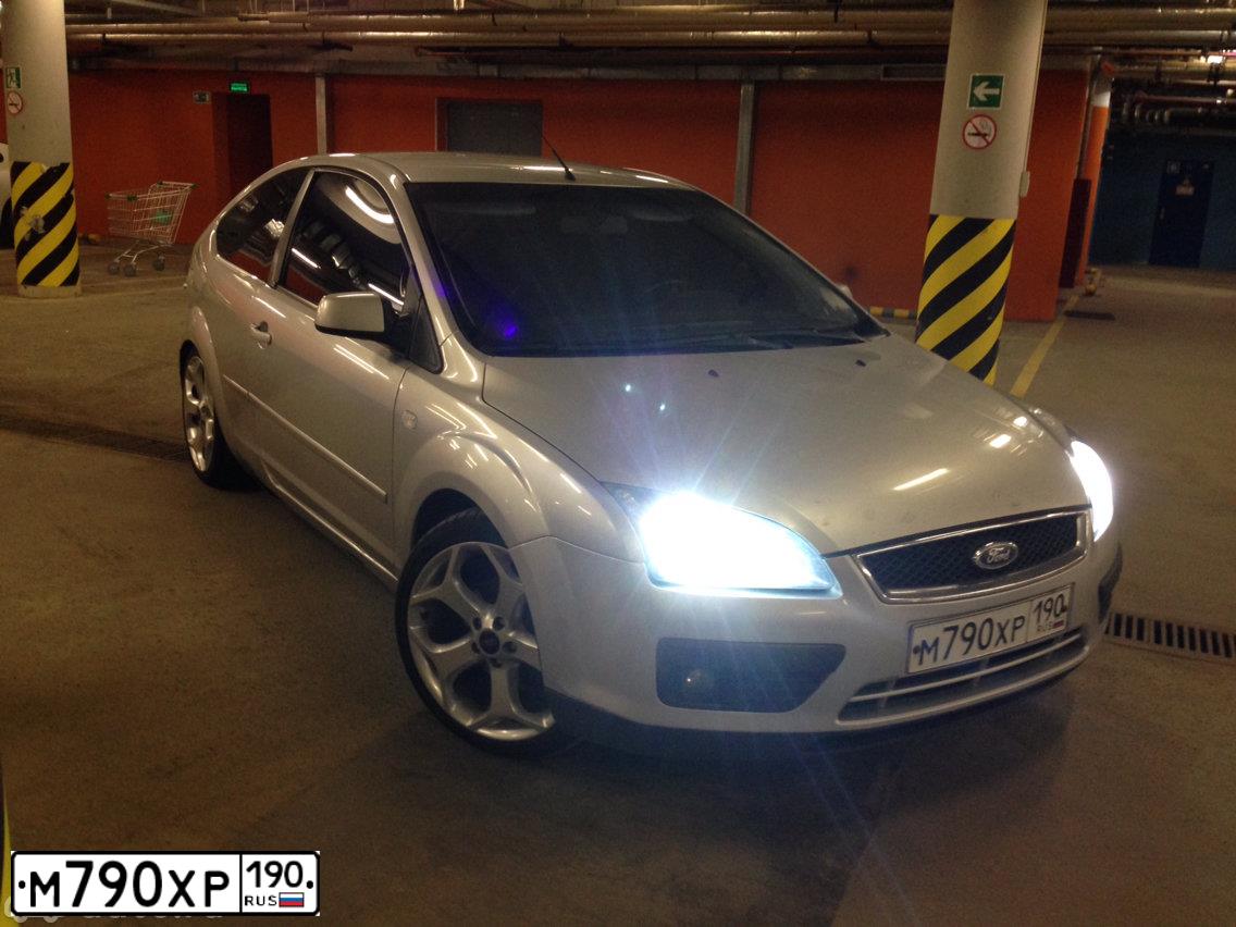 Фото автомобиля FORD FOCUS, 2006 — госномер М790ХР190. Цвет: СЕРЫЙ