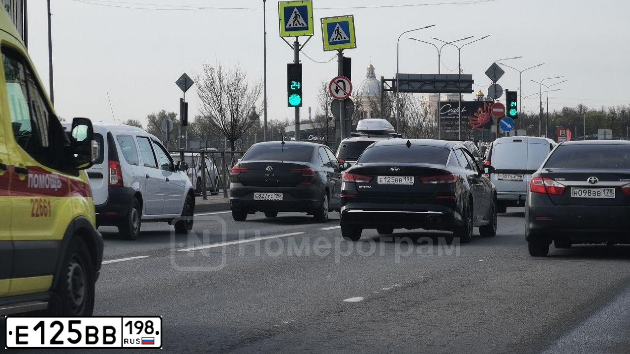 Фото автомобиля KIA MAGENTIS  OPTIMA, 2019 — госномер Е125ВВ198. Цвет: ЧЕРНЫЙ