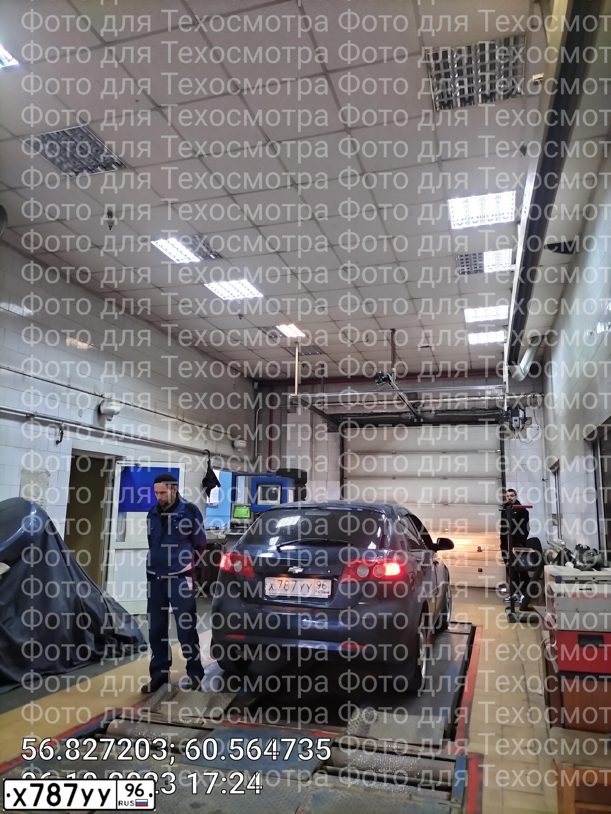 Фото автомобиля CHEVROLET LACETTI, 2008 — госномер С782ХА196. Цвет: Темно-синий