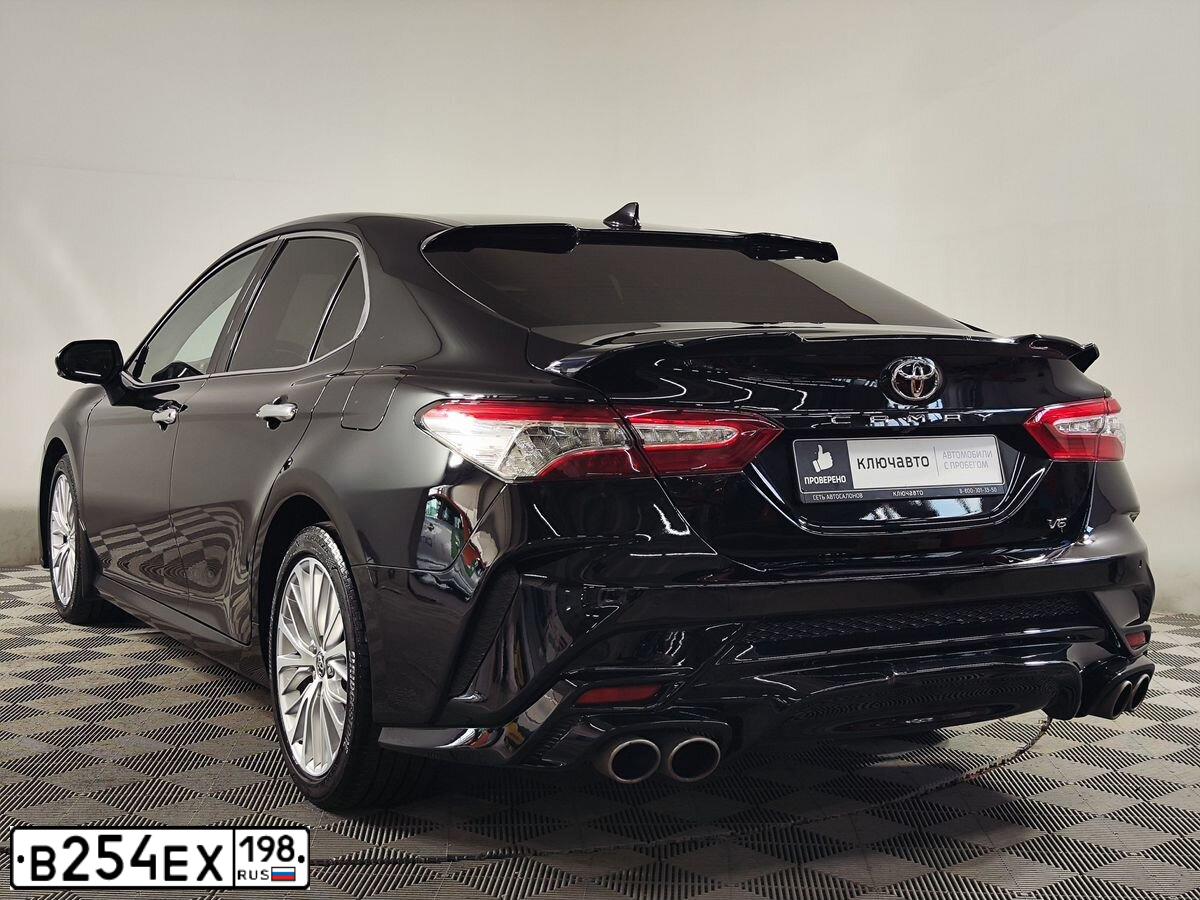 Фото автомобиля TOYOTA CAMRY, 2018 — госномер В254ЕХ198. Цвет: ЧЕРНЫЙ МЕТАЛЛИК