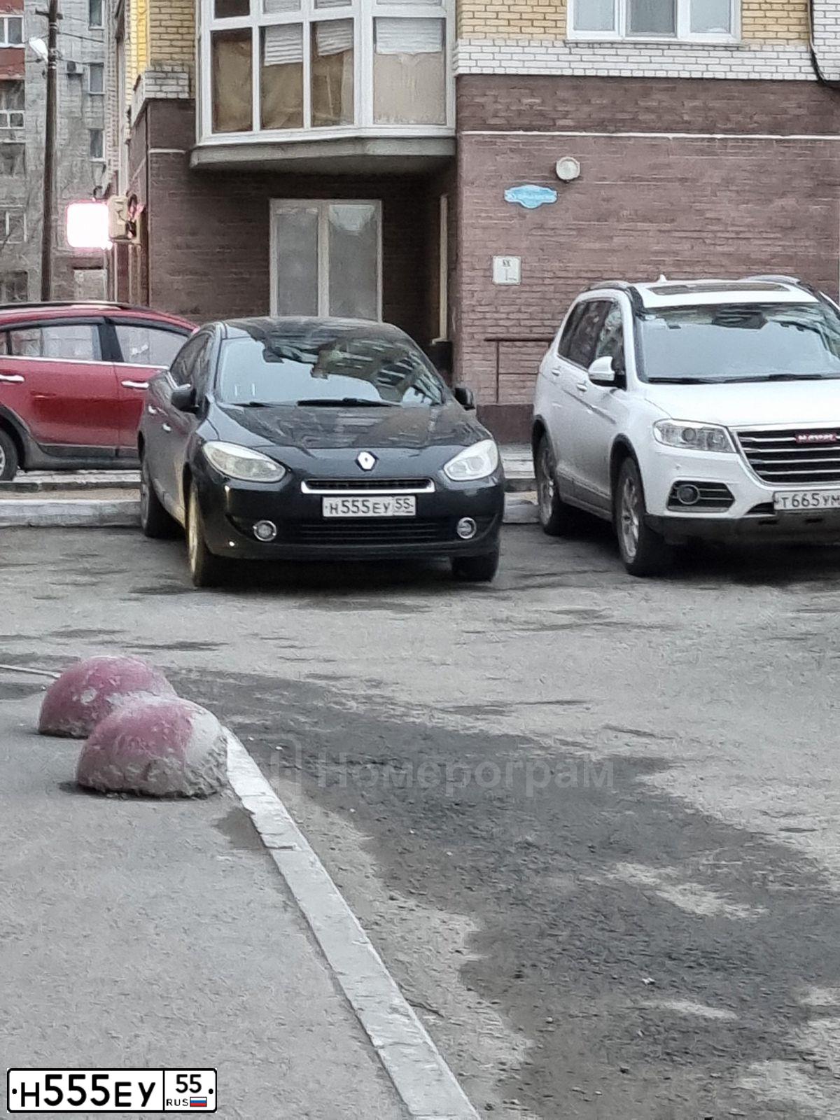 Фото автомобиля RENAULT FLUENCE, 2011 — госномер Н555ЕУ55. Цвет: ЧЕРНЫЙ