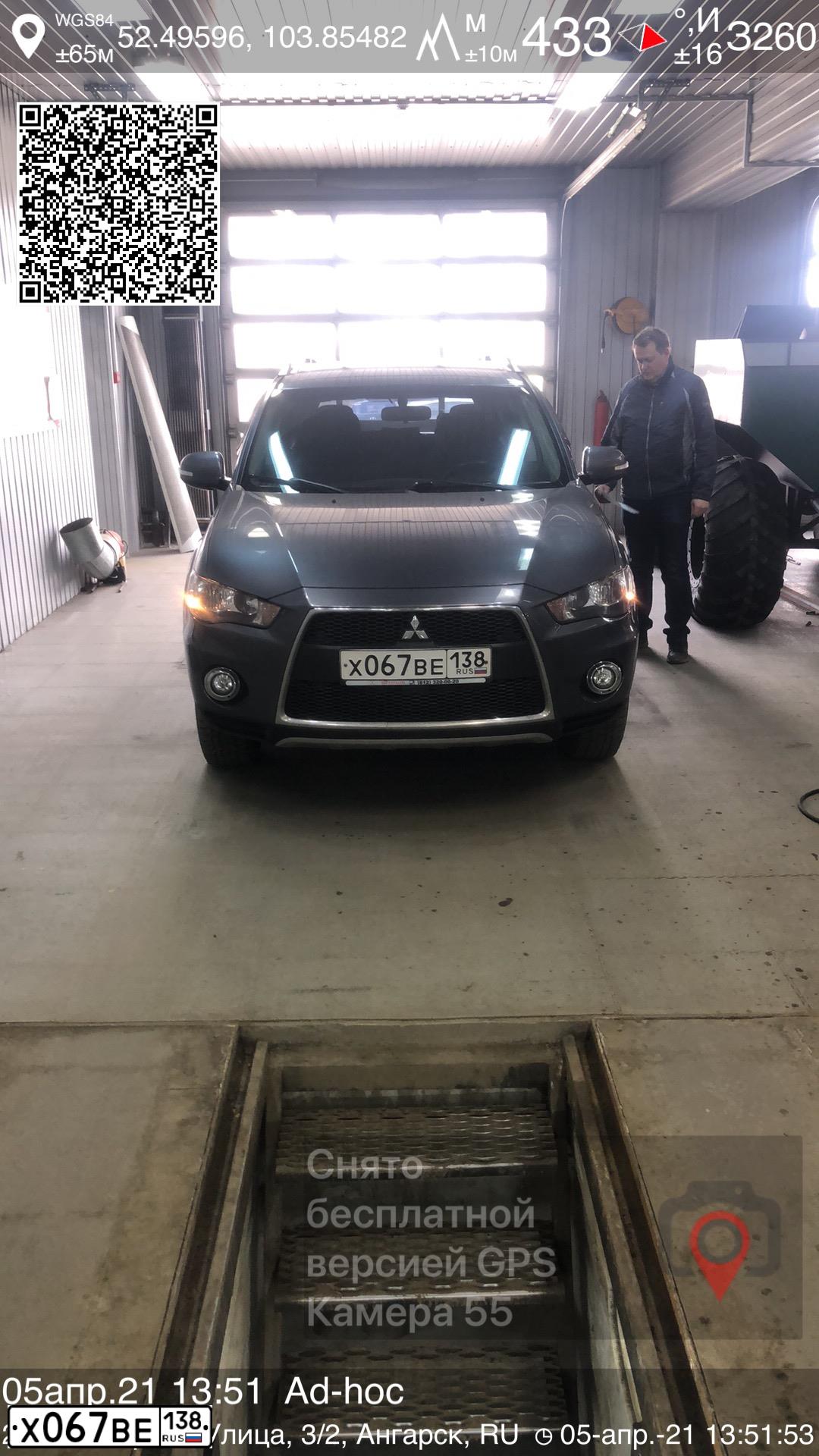 Фото автомобиля MITSUBISHI OUTLANDER, 2011 — госномер У371МТ47. Цвет: Серый