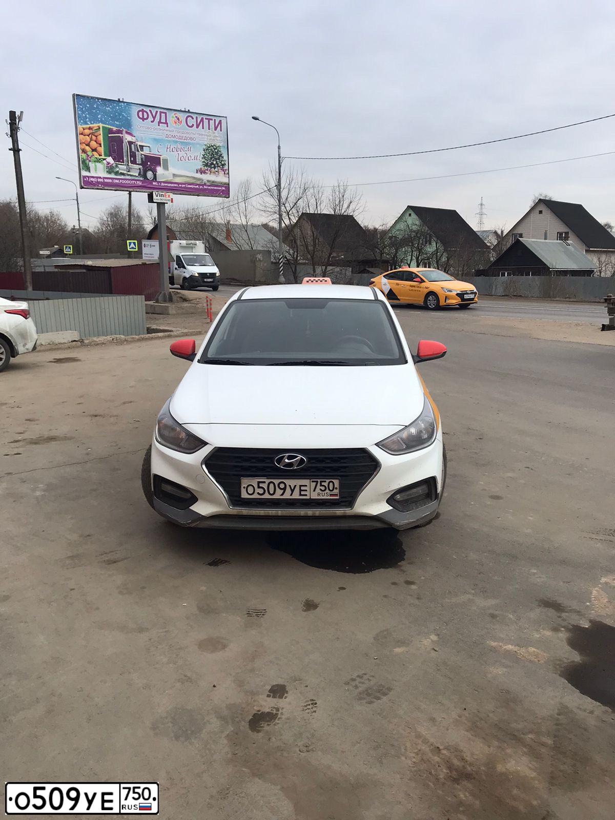 Фото автомобиля HYUNDAI SOLARIS, 2019 — госномер О509УЕ750. Цвет: БЕЛЫЙ