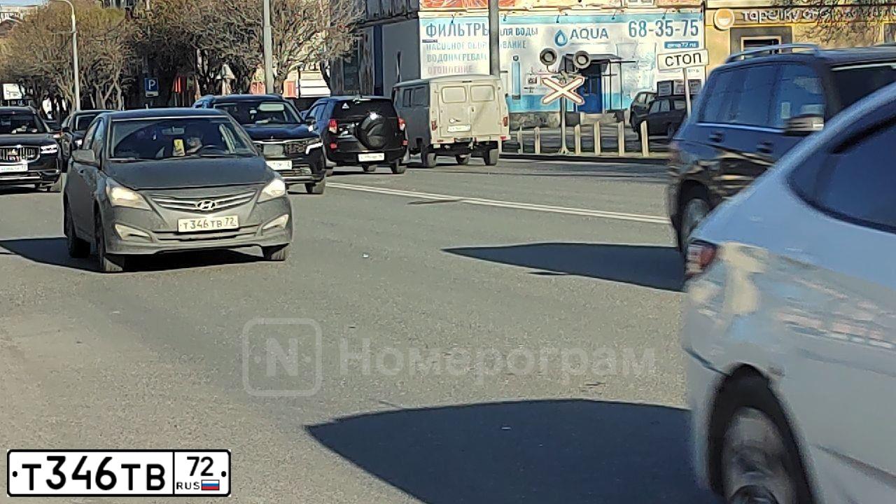 Фото автомобиля HYUNDAI SOLARIS, 2014 — госномер Т656АР250. Цвет: ТЕМНО-СЕРЫЙ