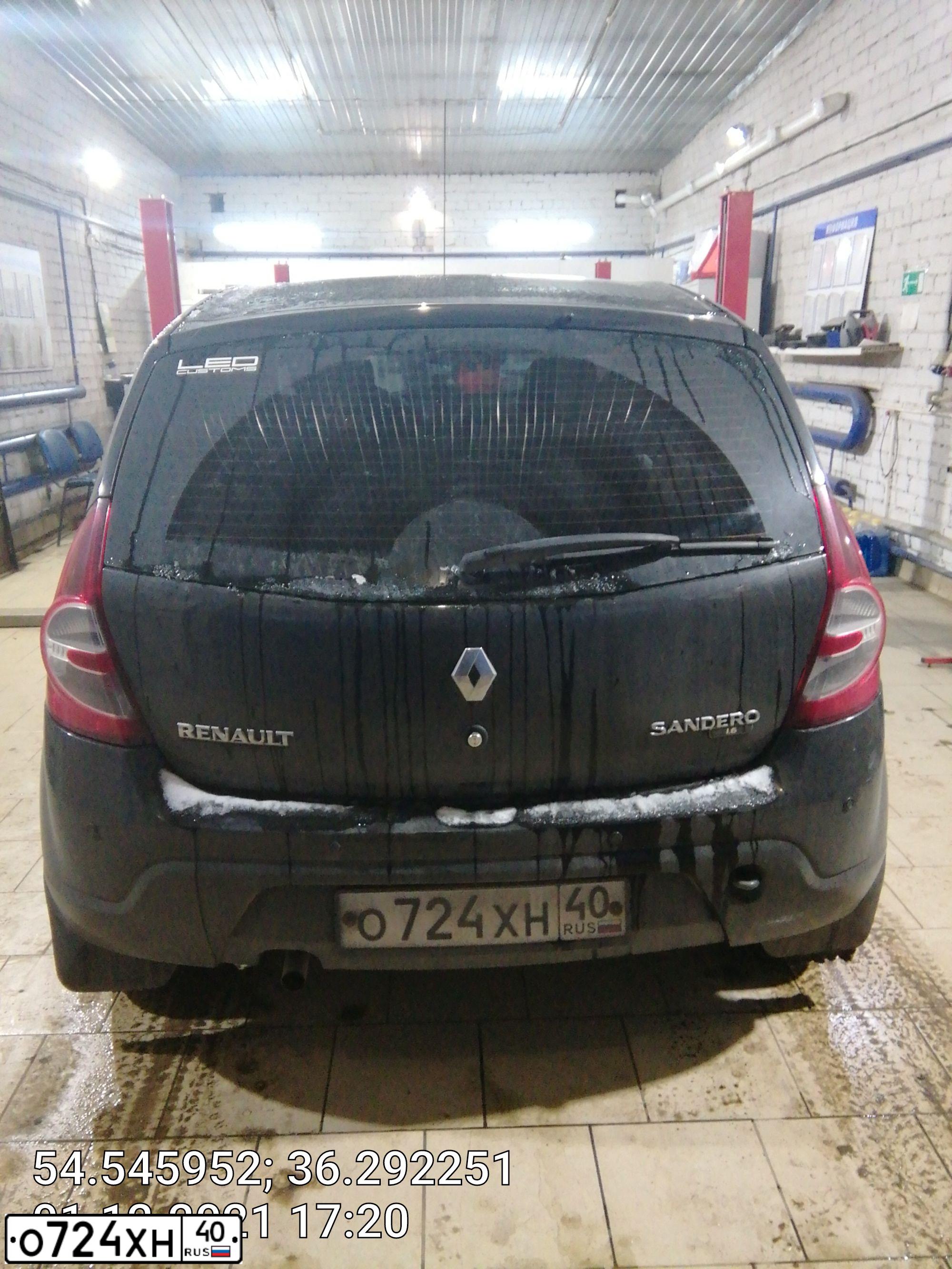 Фото автомобиля RENAULT SANDERO, 2012 — госномер О724ХН40. Цвет: ЧЕРНЫЙ