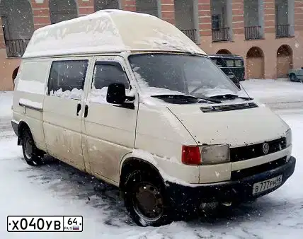 Фото автомобиля RENAULT DUSTER, 2012 — госномер Х040УВ64. Цвет: Коричневый