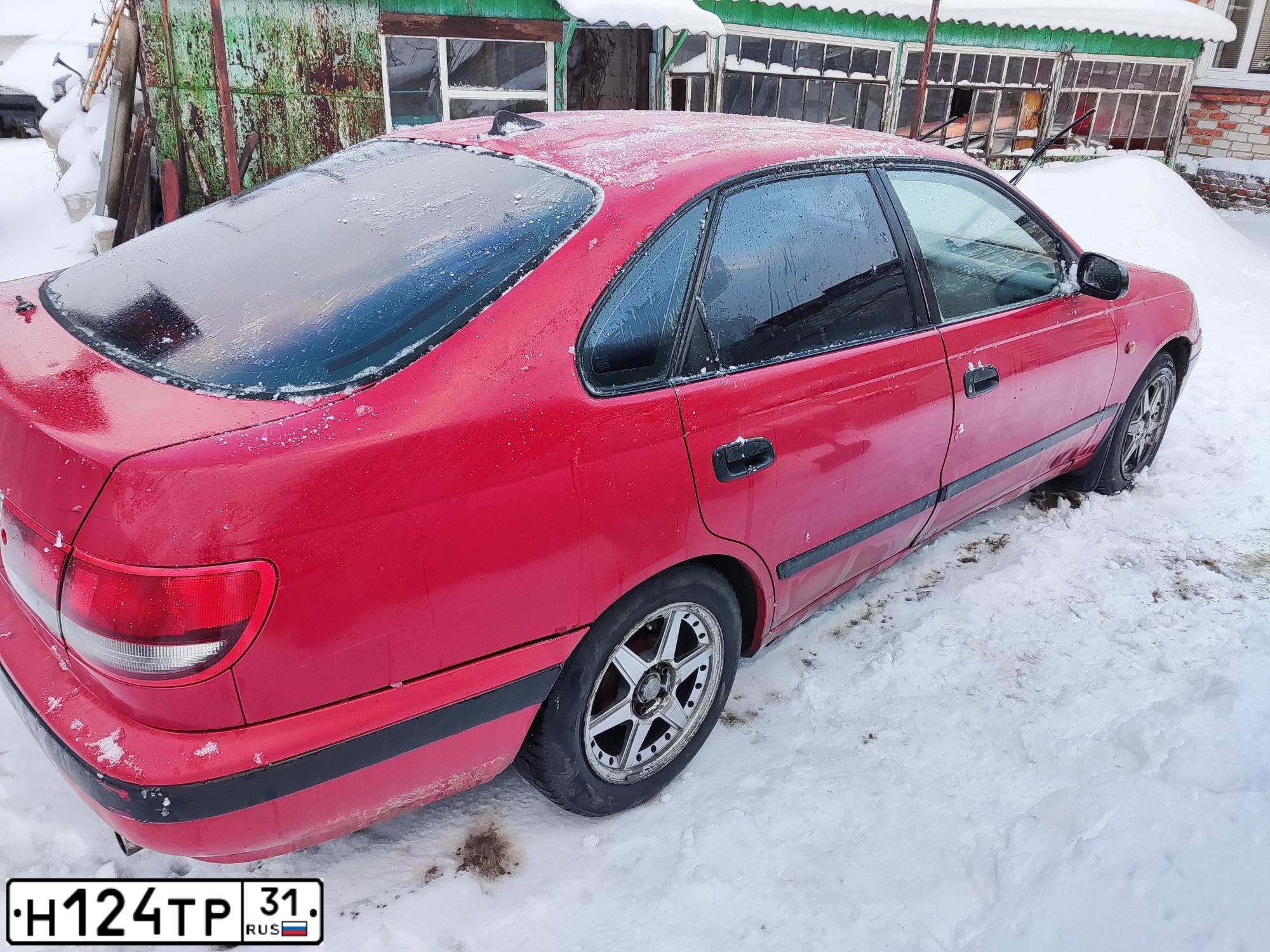 Фото автомобиля TOYOTA CARINA, 1994 — госномер Х027ВМ31. Цвет: Красный