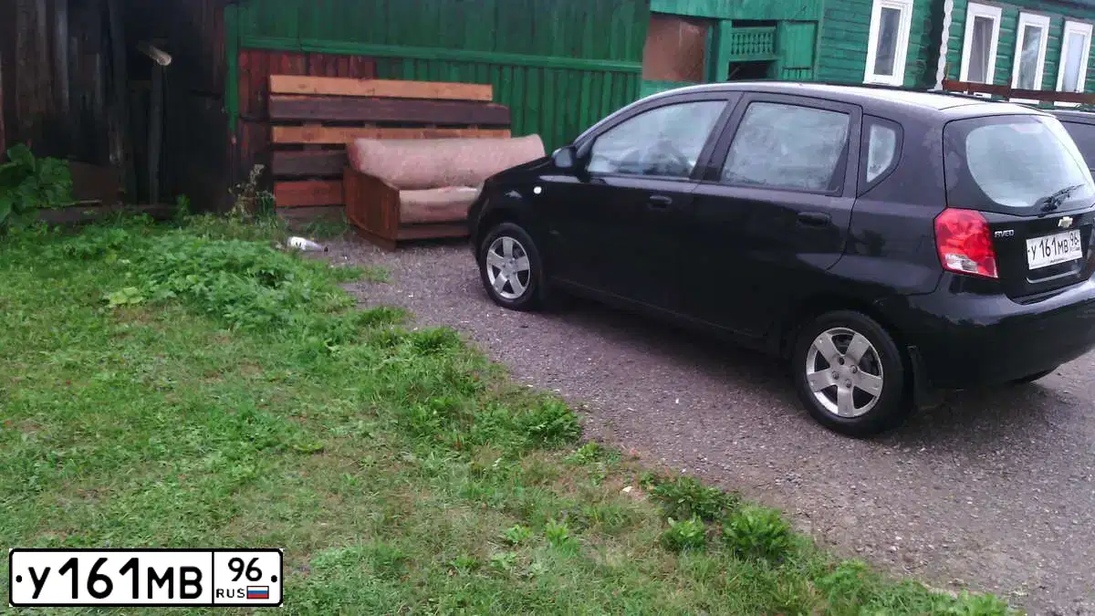 Фото автомобиля CHEVROLET AVEO, 2007 — госномер У161МВ96. Цвет: ЧЕРНЫЙ