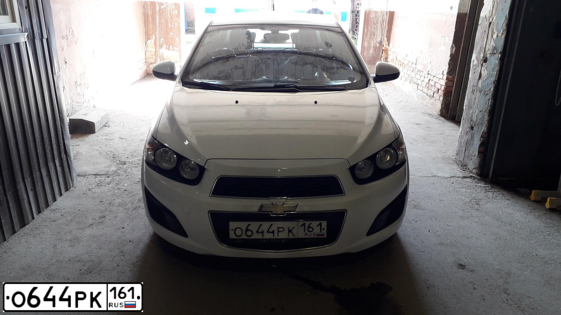 Фото автомобиля CHEVROLET AVEO, 2012 — госномер О644РК161. Цвет: Белый
