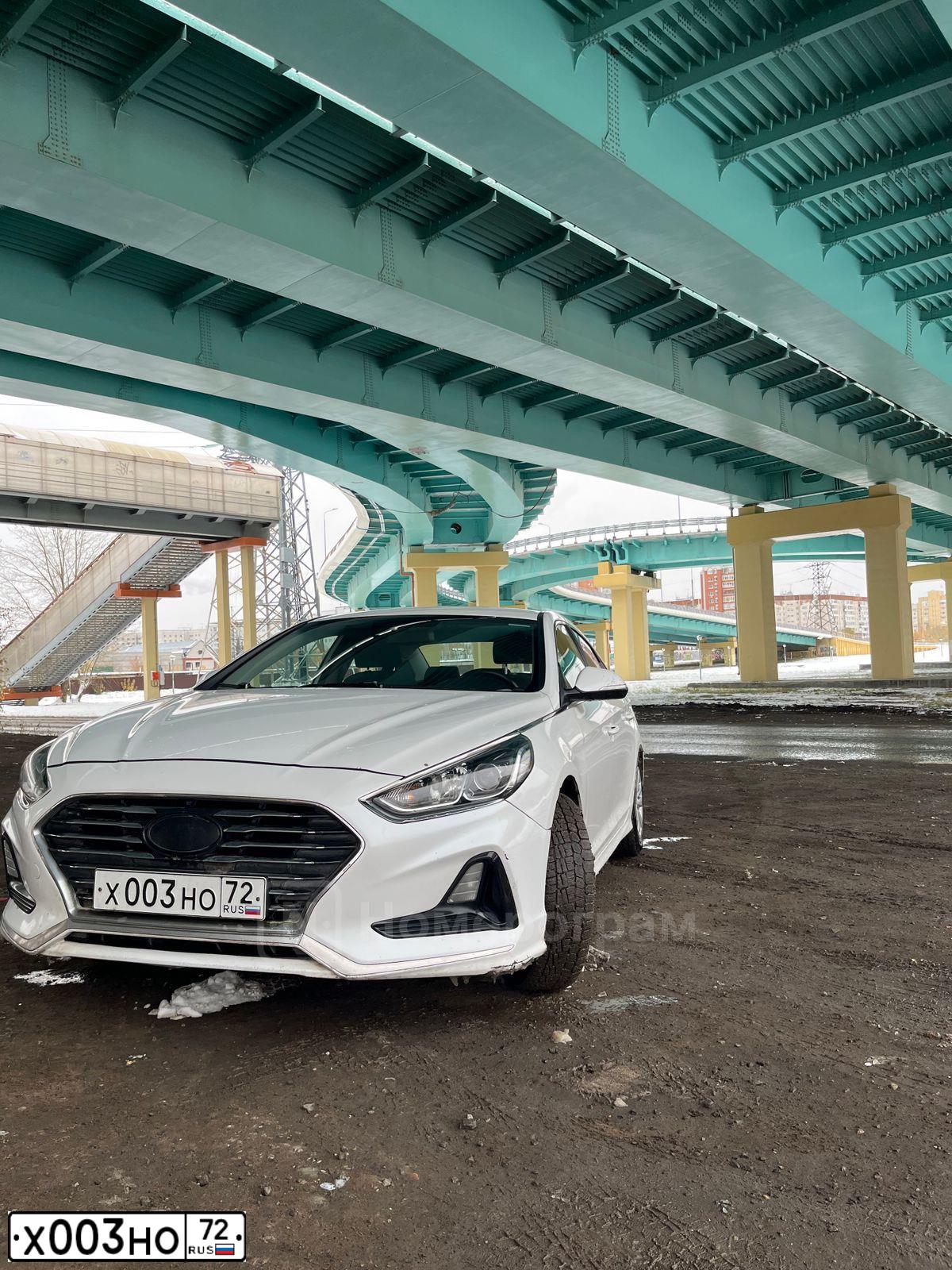 Фото автомобиля HYUNDAI SONATA, 2017 — госномер Х003НО72. Цвет: Белый
