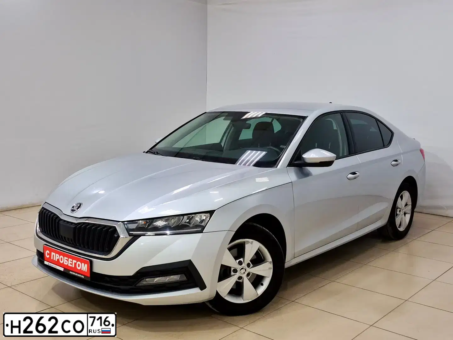 Фото автомобиля SKODA OCTAVIA. Цвет: СЕРЫЙ