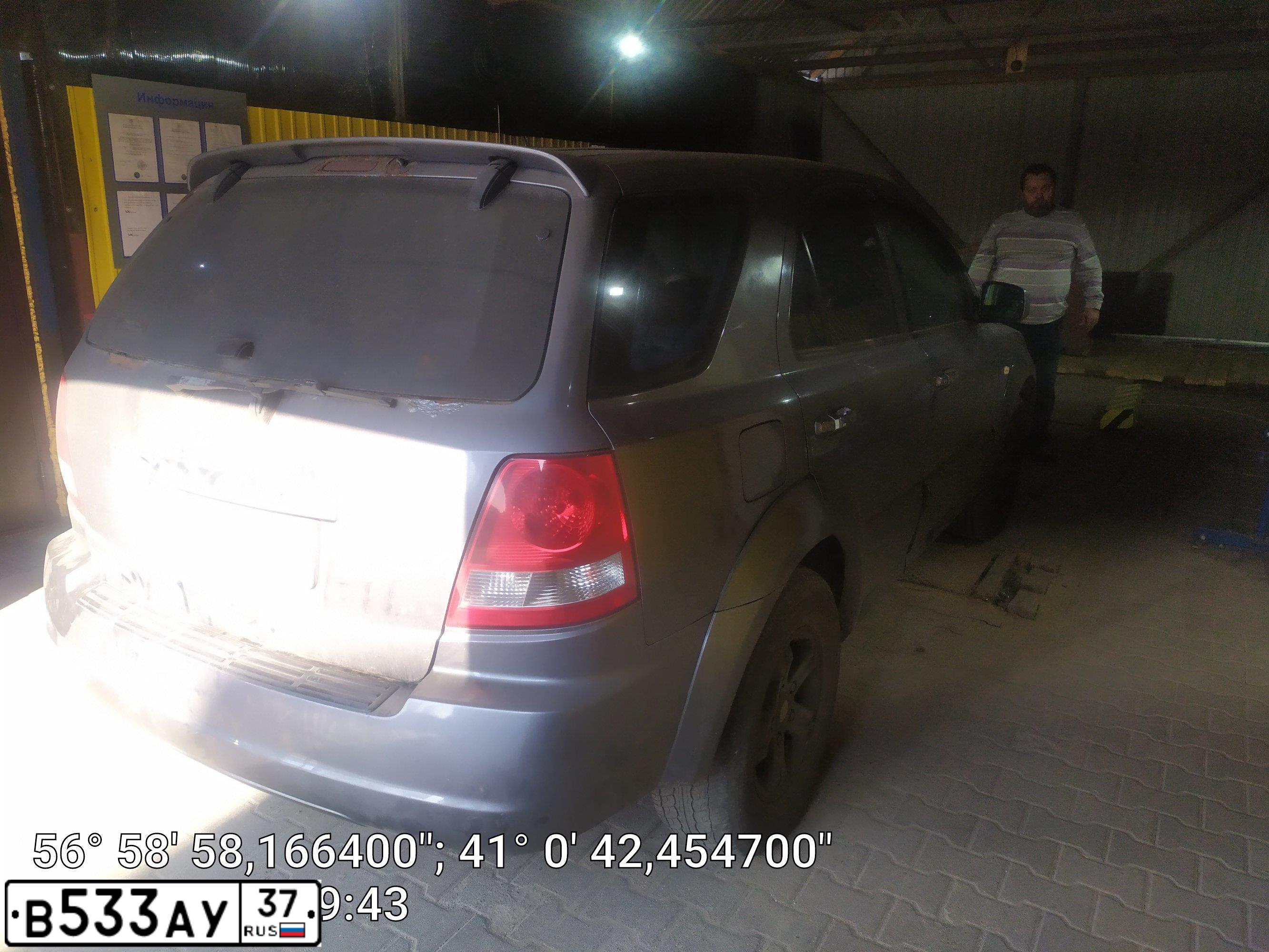 Фото автомобиля KIA SORENTO, 2004 — госномер В533АУ37. Цвет: СЕРЫЙ
