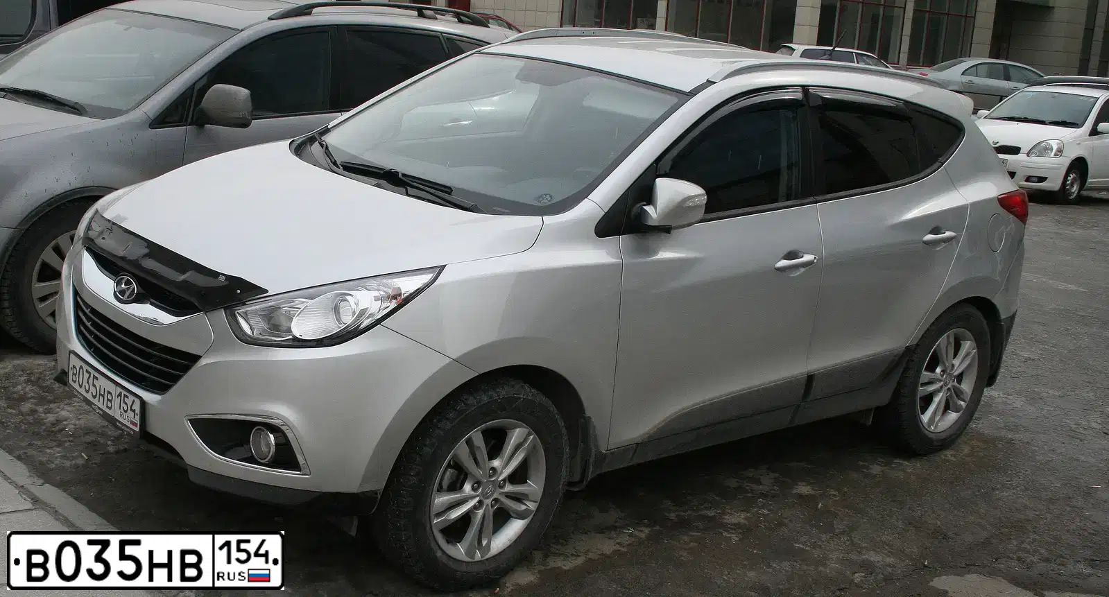 Фото автомобиля HYUNDAI IX35, 2012 — госномер В035НВ154. Цвет: Серебристый