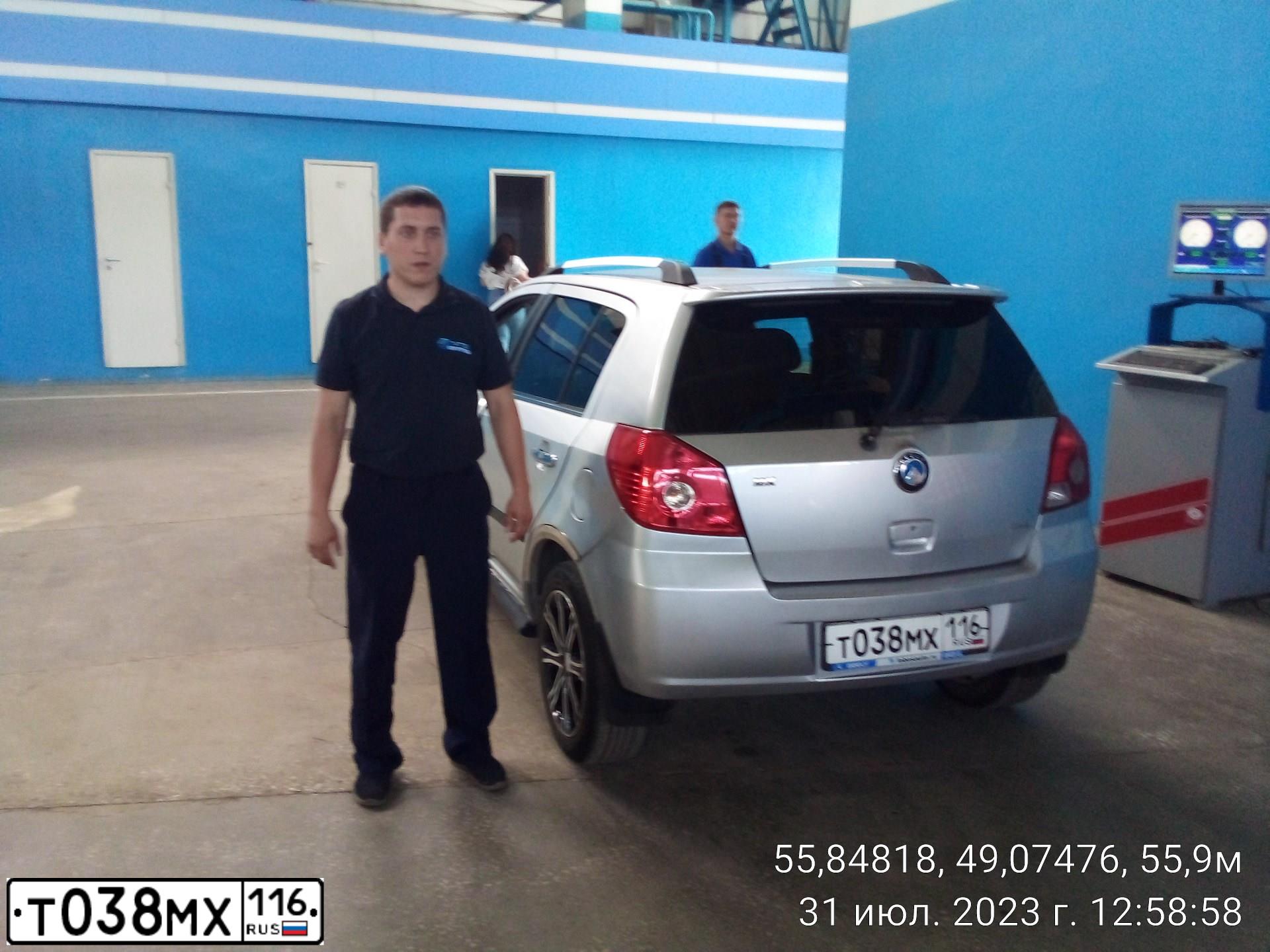 Фото автомобиля GEELY MK-CROSS, 2013 — госномер С924ОМ716. Цвет: СЕРЕБРО