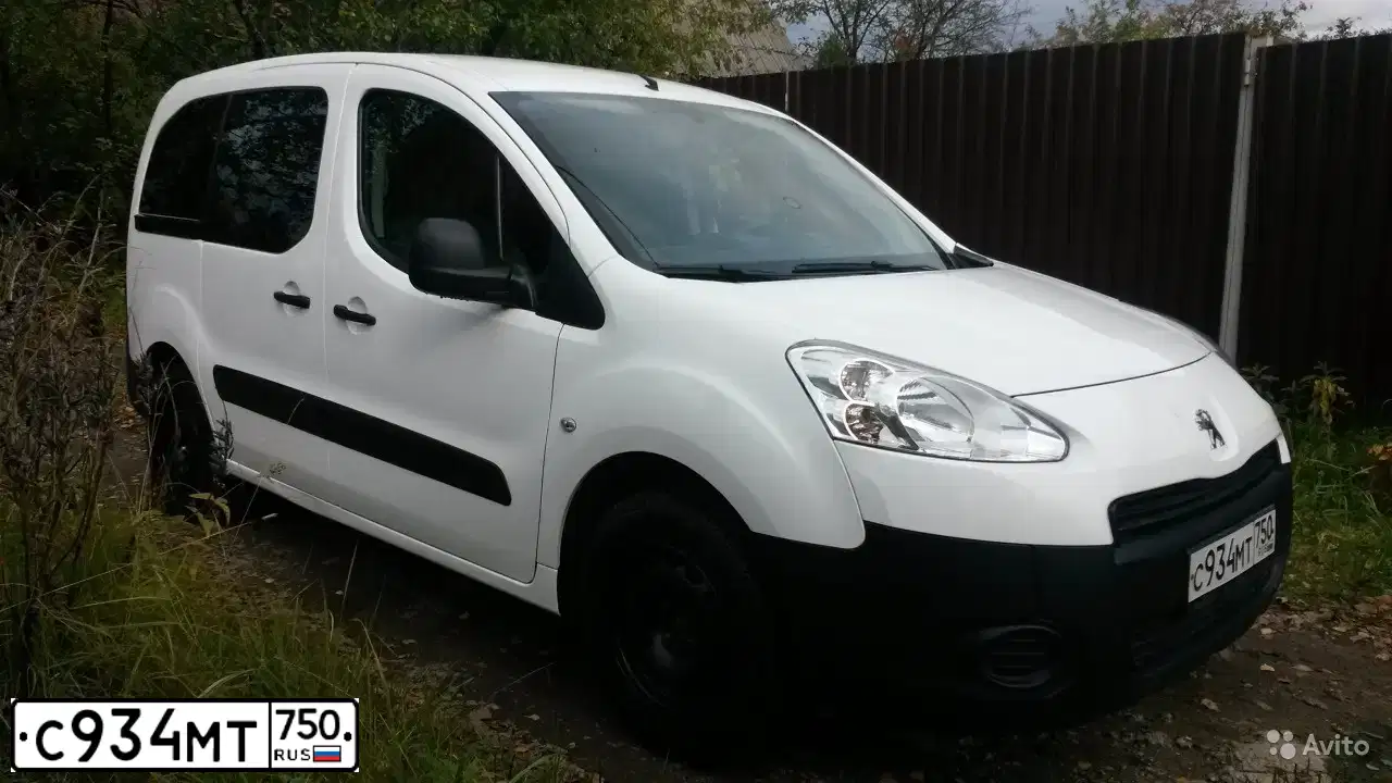 Фото автомобиля PEUGEOT PARTNER, 2012 — госномер С934МТ750. Цвет: БЕЛЫЙ