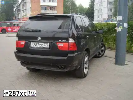 Фото автомобиля BMW X5, 2004 — госномер В122УО60. Цвет: ЧЕРНЫЙ
