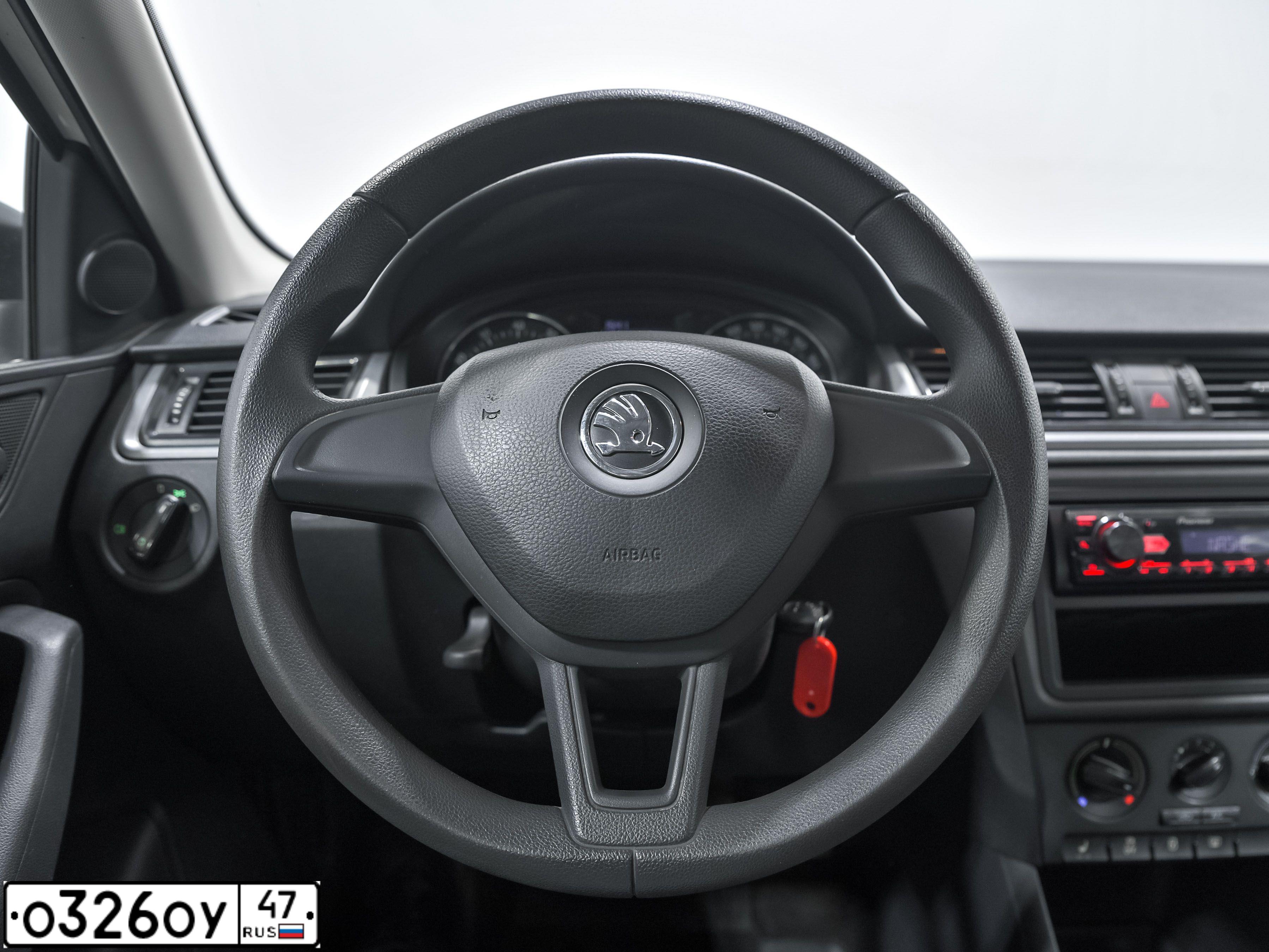 Фото автомобиля VOLKSWAGEN POLO, 2016 — госномер О326ОУ47. Цвет: КОРИЧНЕВЫЙ