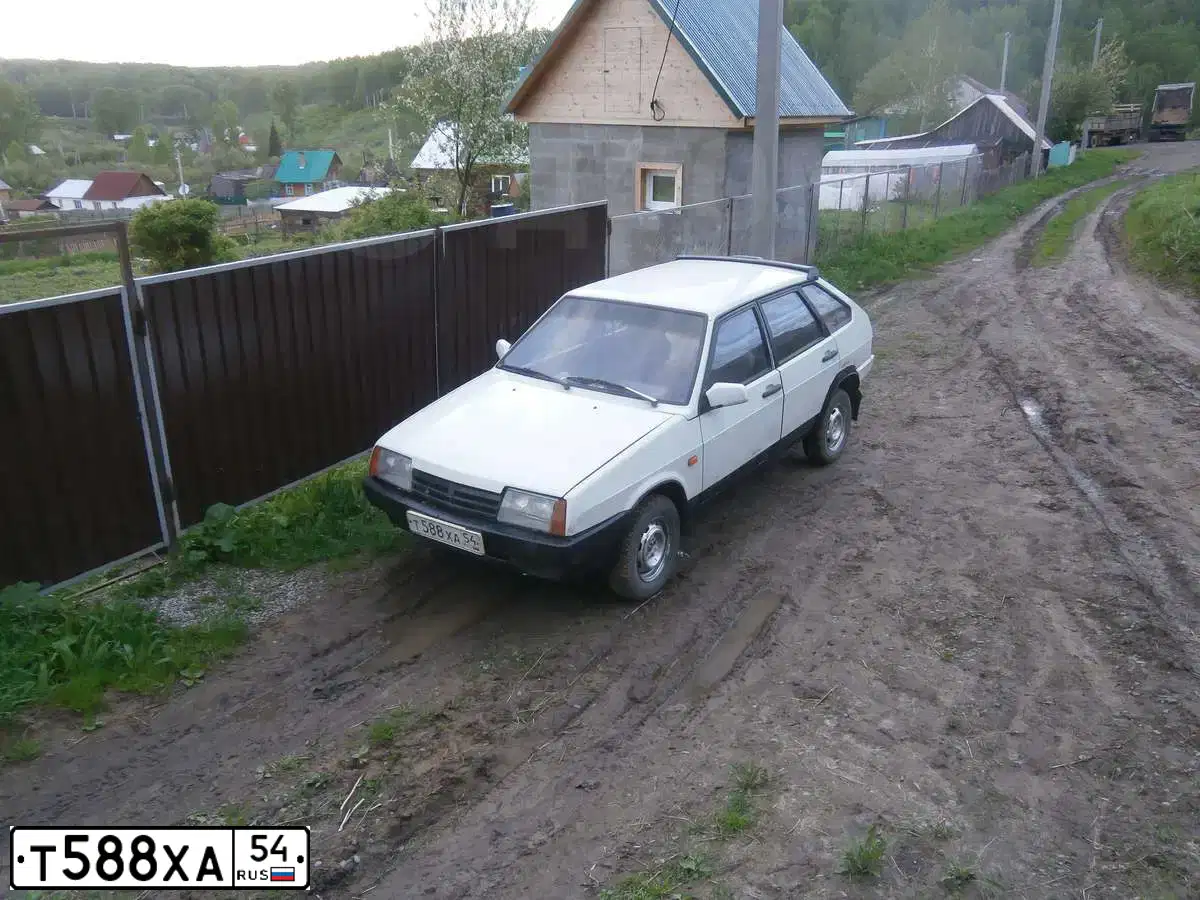 Фото автомобиля LADA 2109 SAMARA, 1997 — госномер Т588ХА54. Цвет: БЕЛЫЙ