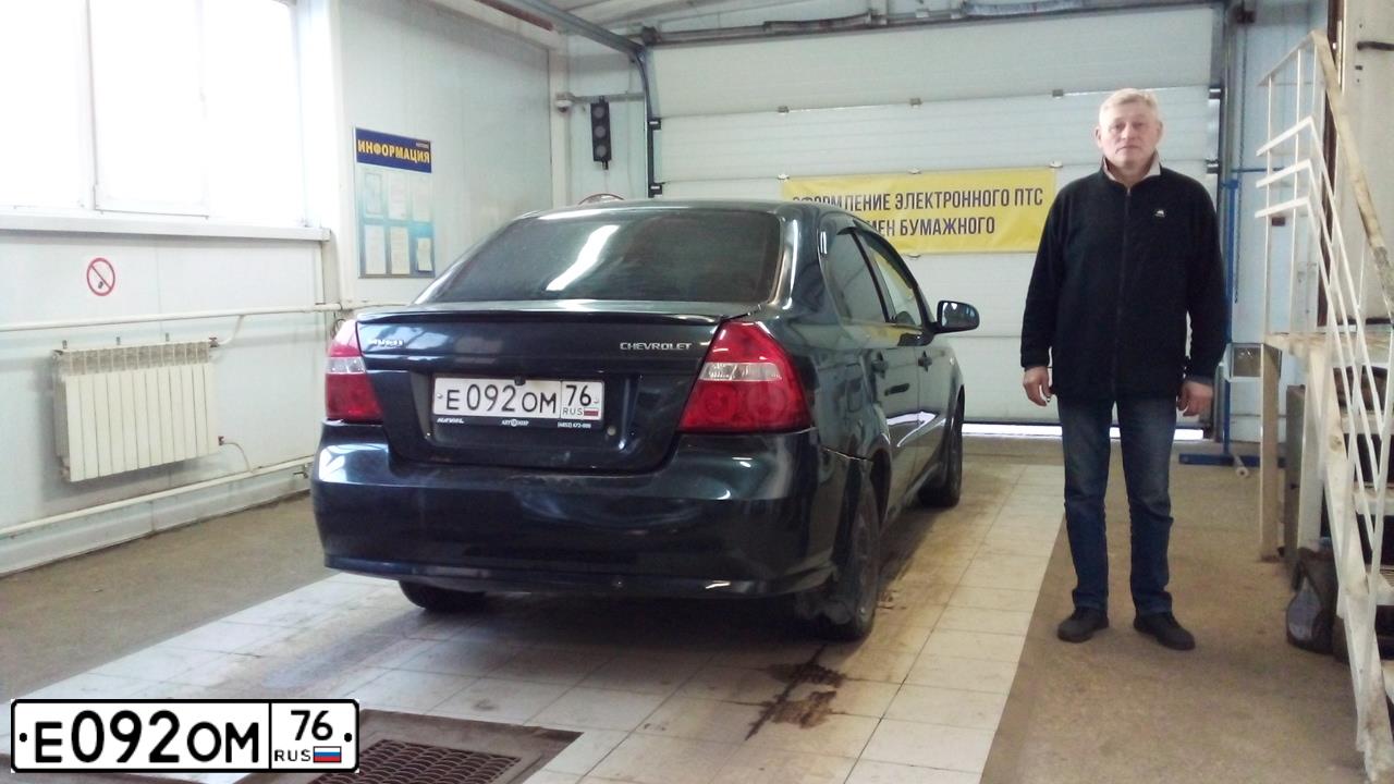 Фото автомобиля CHEVROLET AVEO, 2007 — госномер Е092ОМ76. Цвет: ЧЕРНЫЙ