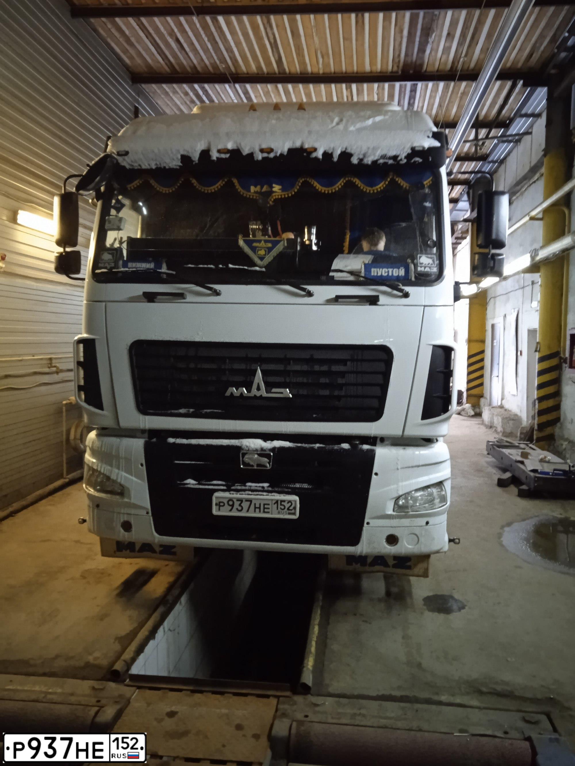 Фото автомобиля МАЗ 5440, 2012 — госномер М922УО33. Цвет: Белый