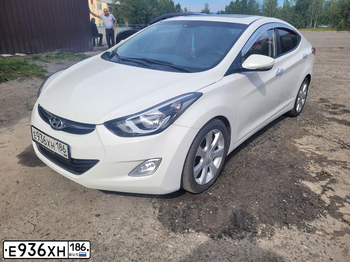 Фото автомобиля HYUNDAI AVANTE, 2011 — госномер Х888ХС96. Цвет: Белый