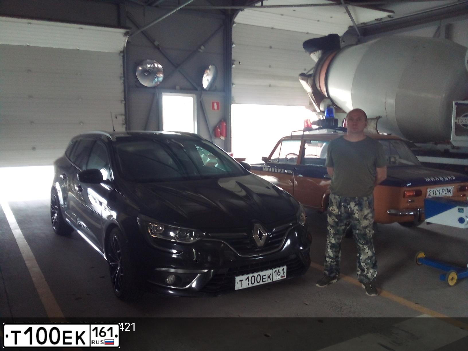 Фото автомобиля AUDI A5, 2012 — госномер М757УН26. Цвет: ЧЕРНО-СЕРЫЙ