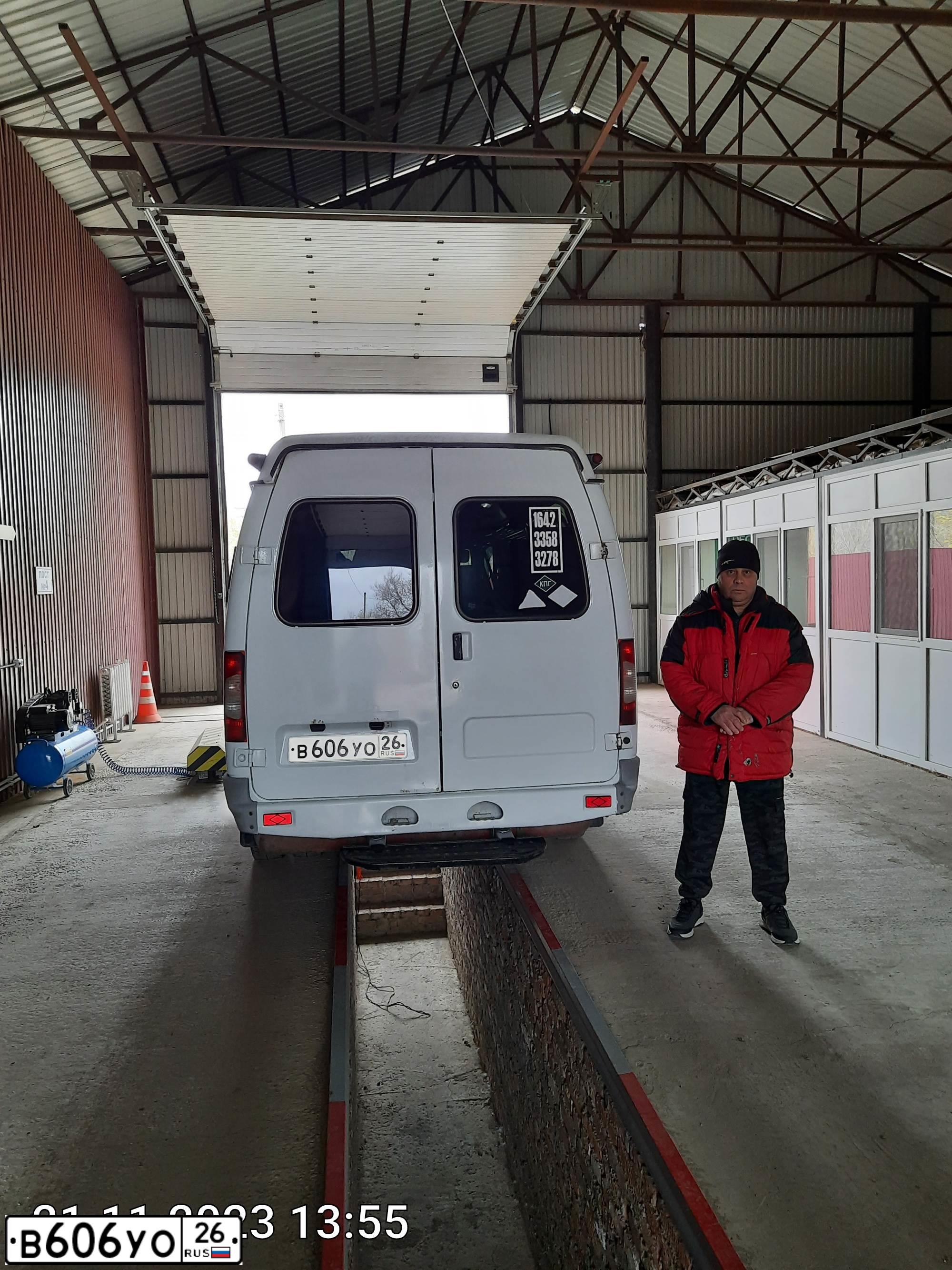Фото автомобиля GAZ 3221 EL, 2012 — госномер В606УО26. Цвет: БЕЛЫЙ