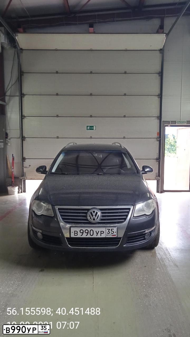Фото автомобиля VOLKSWAGEN PASSAT, 2005 — госномер В990УР35. Цвет: ЧЕРНЫЙ