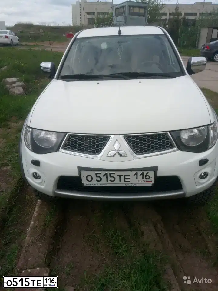 Фото автомобиля MITSUBISHI L 200, 2011 — госномер О515ТЕ116. Цвет: Белый