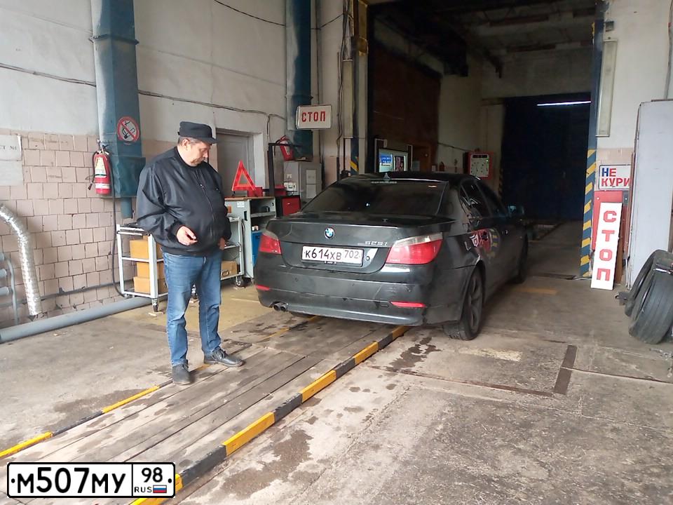 Фото автомобиля BMW SERIE 5, 2006 — госномер К614ХВ702. Цвет: ЧЕРНЫЙ
