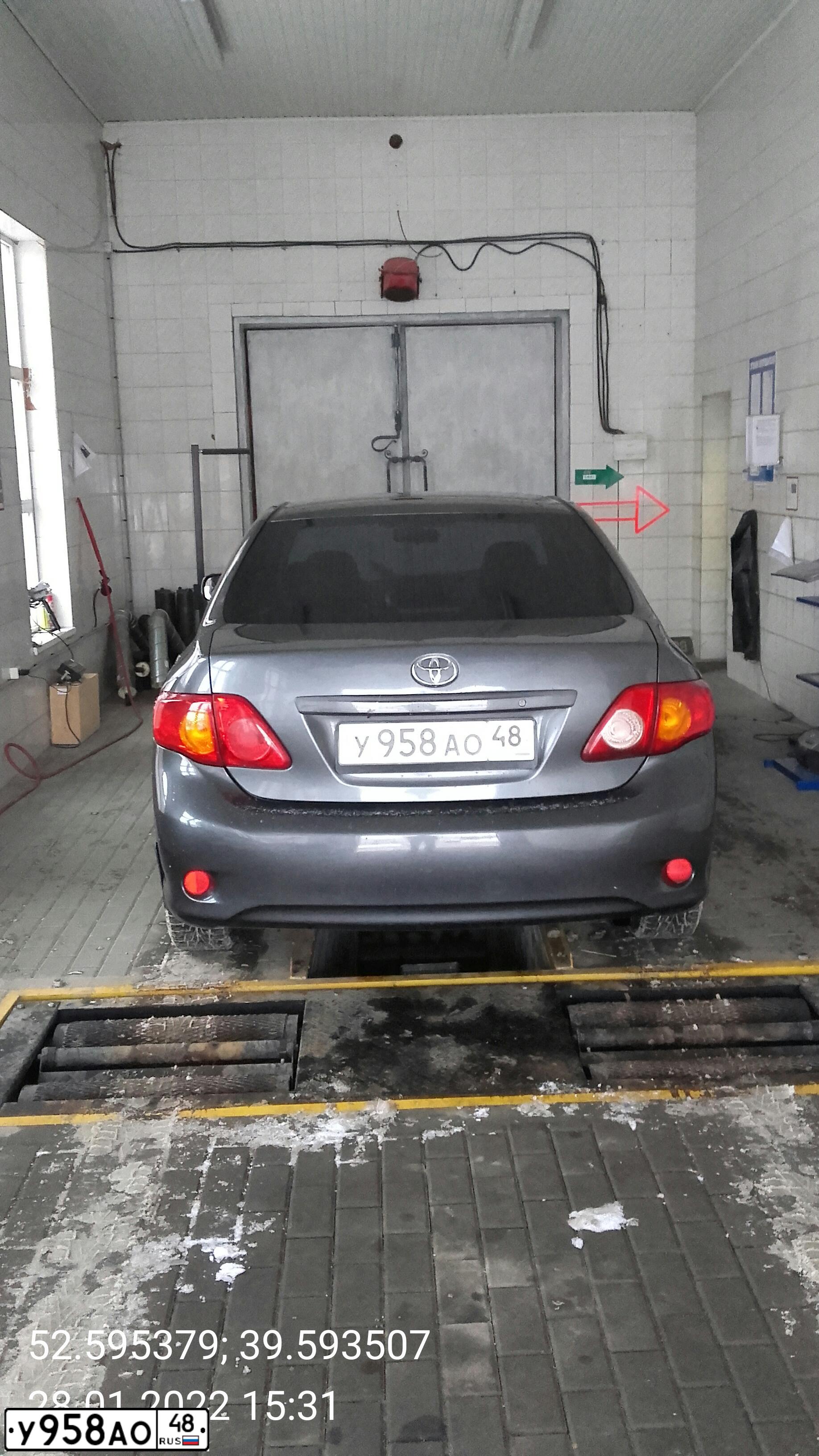 Фото автомобиля TOYOTA COROLLA, 2007 — госномер А126ЕУ761. Цвет: СЕРЫЙ