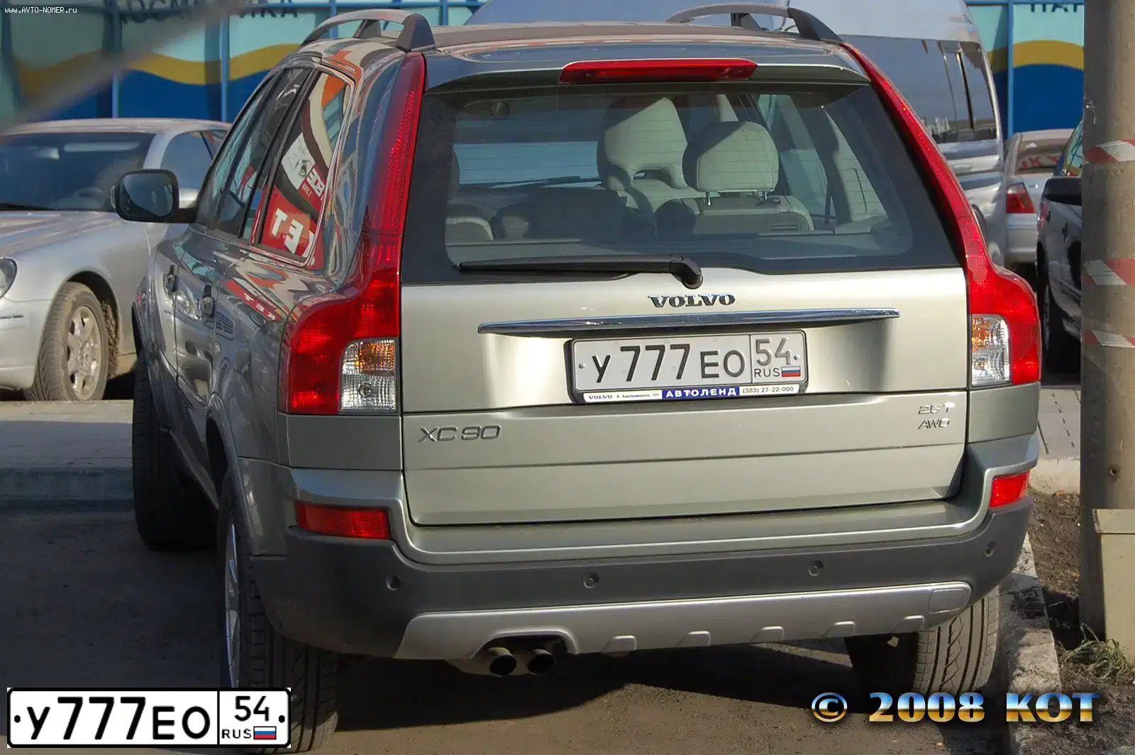 Фото автомобиля VOLVO XC90, 2008 — госномер У242РН72. Цвет: СЕРО-ЗЕЛЕНЫЙ