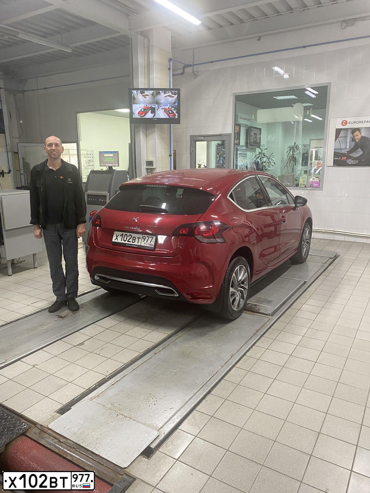 Фото автомобиля CITROEN DS4, 2012 — госномер Т131УО197. Цвет: КРАСНЫЙ