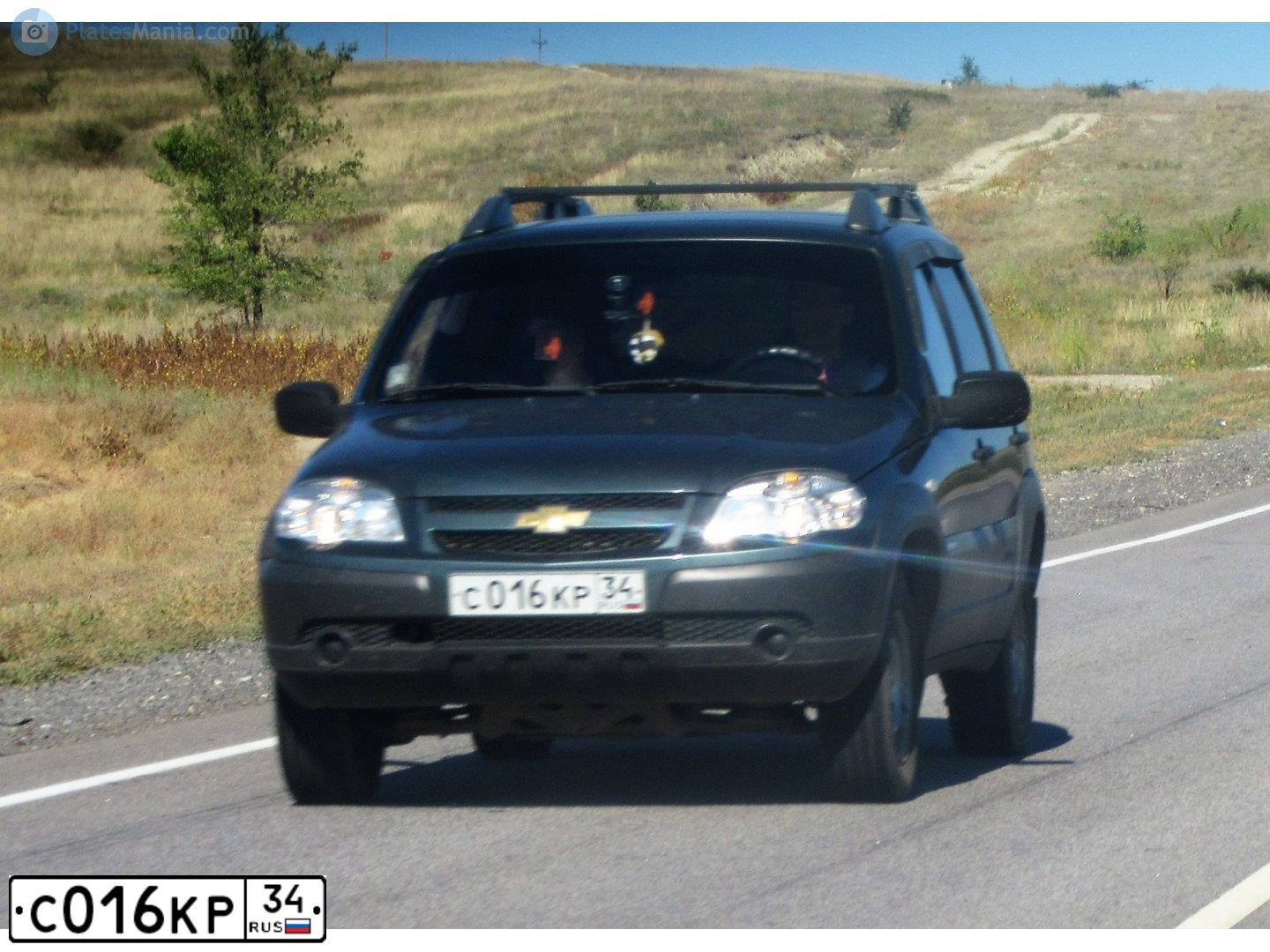 Фото автомобиля CHEVROLET NIVA, 2011 — госномер С016КР34. Цвет: темный серо-зеленый металлик