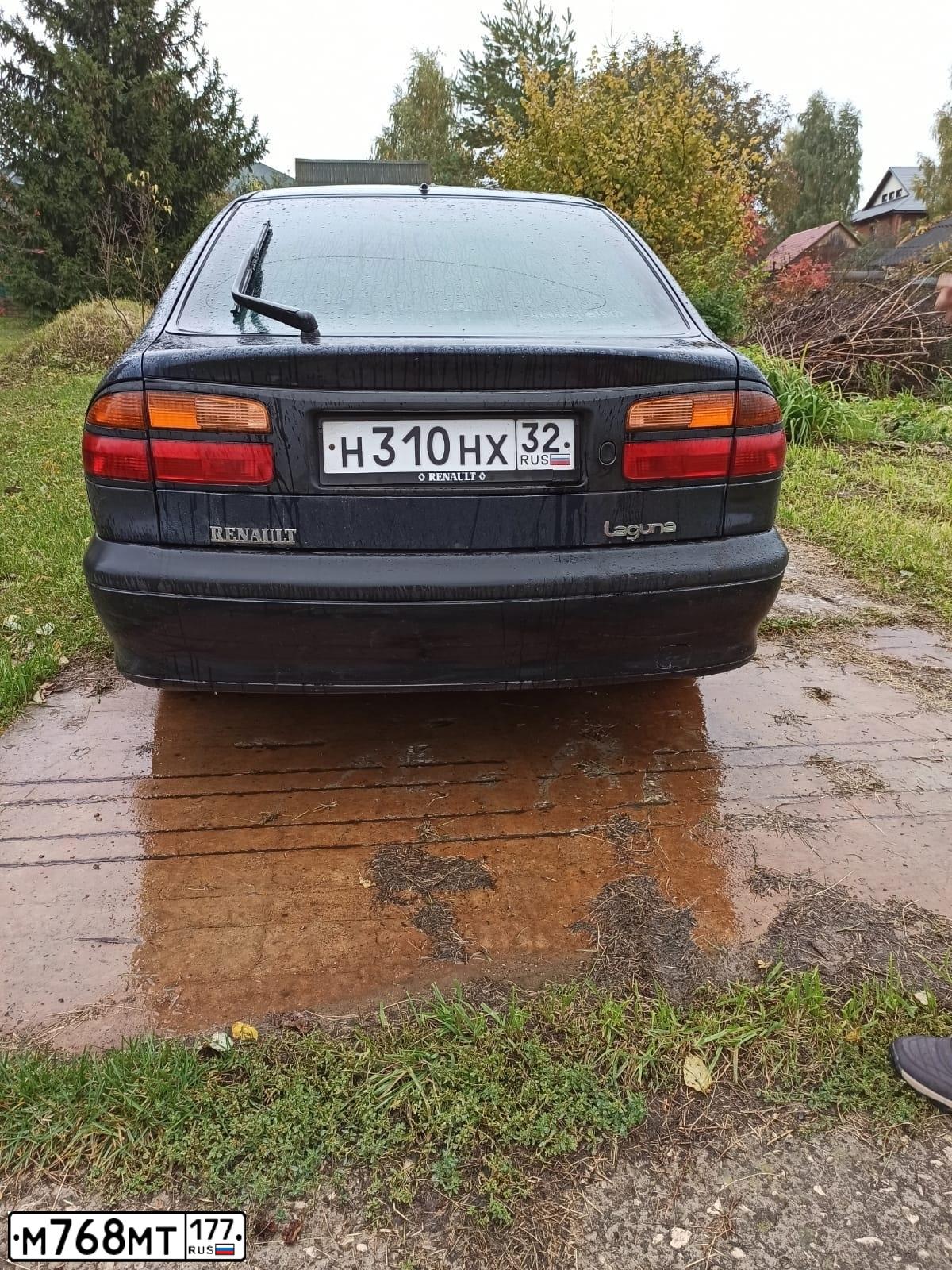 Фото автомобиля RENAULT LAGUNA, 2000 — госномер Р703АК97. Цвет: синий