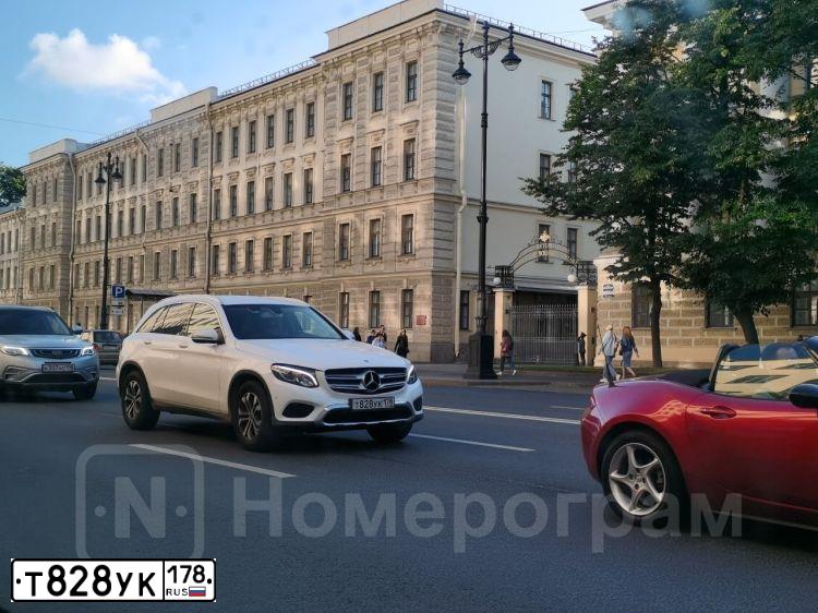 Фото автомобиля MERCEDES GLA-KLASSE, 2015 — госномер Т828УК178. Цвет: ЧЕРНЫЙ