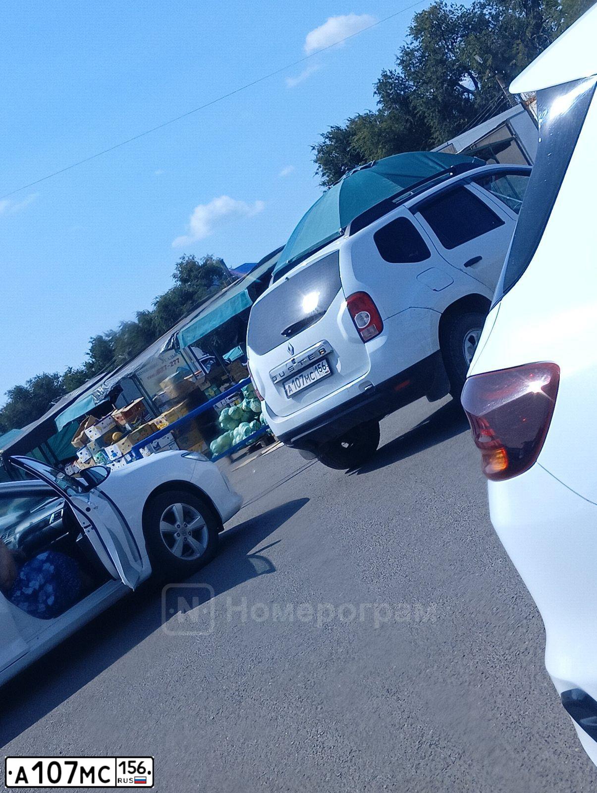 Фото автомобиля RENAULT DUSTER, 2014 — госномер А107МС156. Цвет: Белый