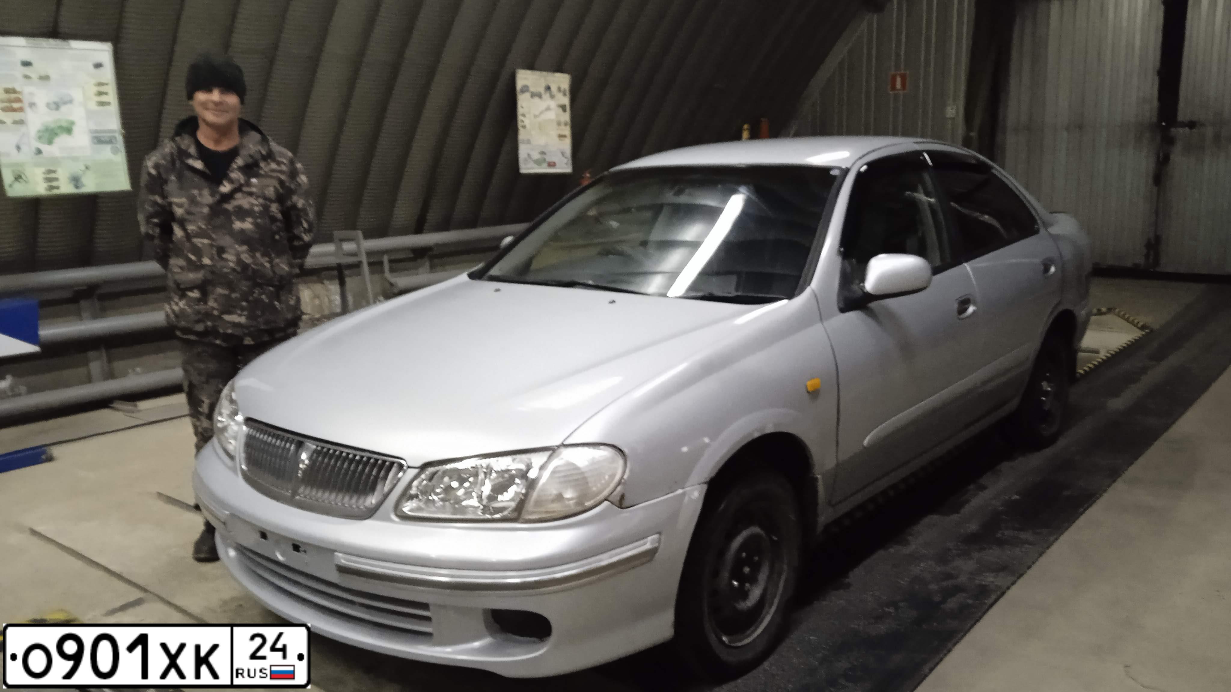 Фото автомобиля NISSAN SUNNY, 2000 — госномер А882КМ138. Цвет: Серый