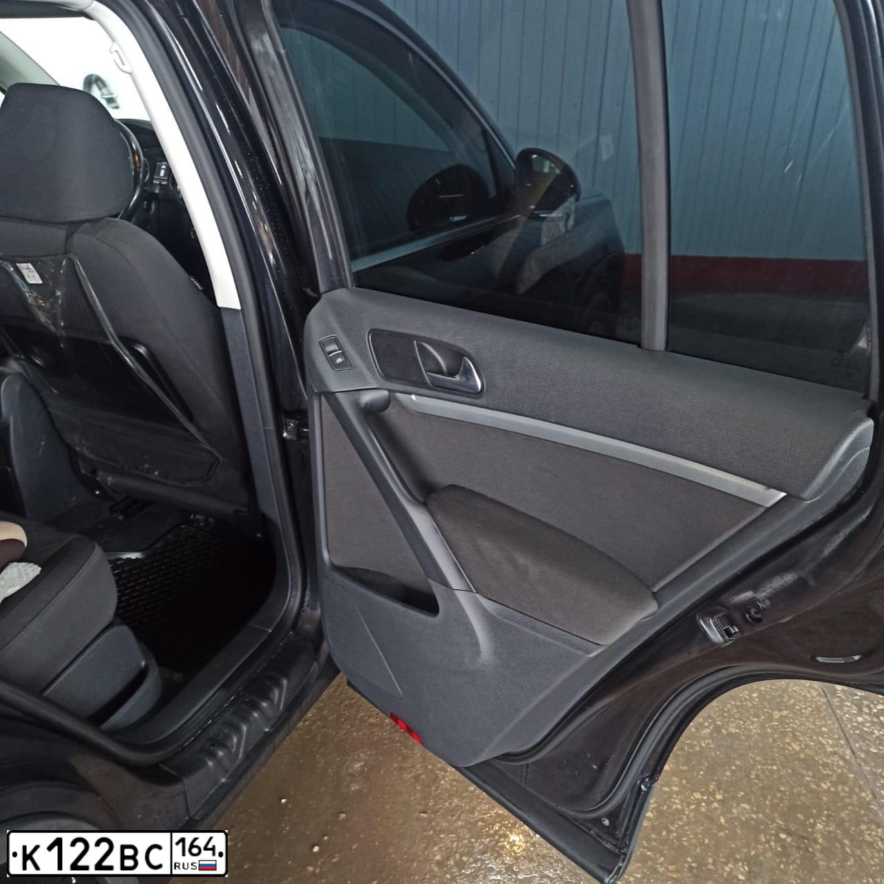 Фото автомобиля VOLKSWAGEN TIGUAN, 2013 — госномер К122ВС164. Цвет: ЧЕРНЫЙ